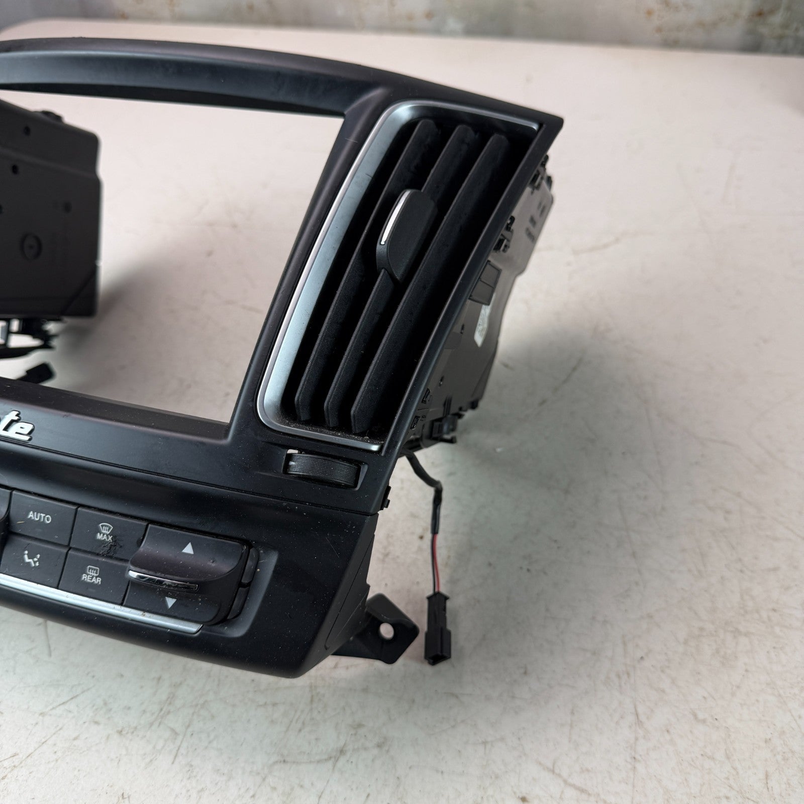 2017-2020 MASERATI LEVANTE M161 FRONT DASH CENTER DISPLAY BEZEL TRIM VENT GRILLE