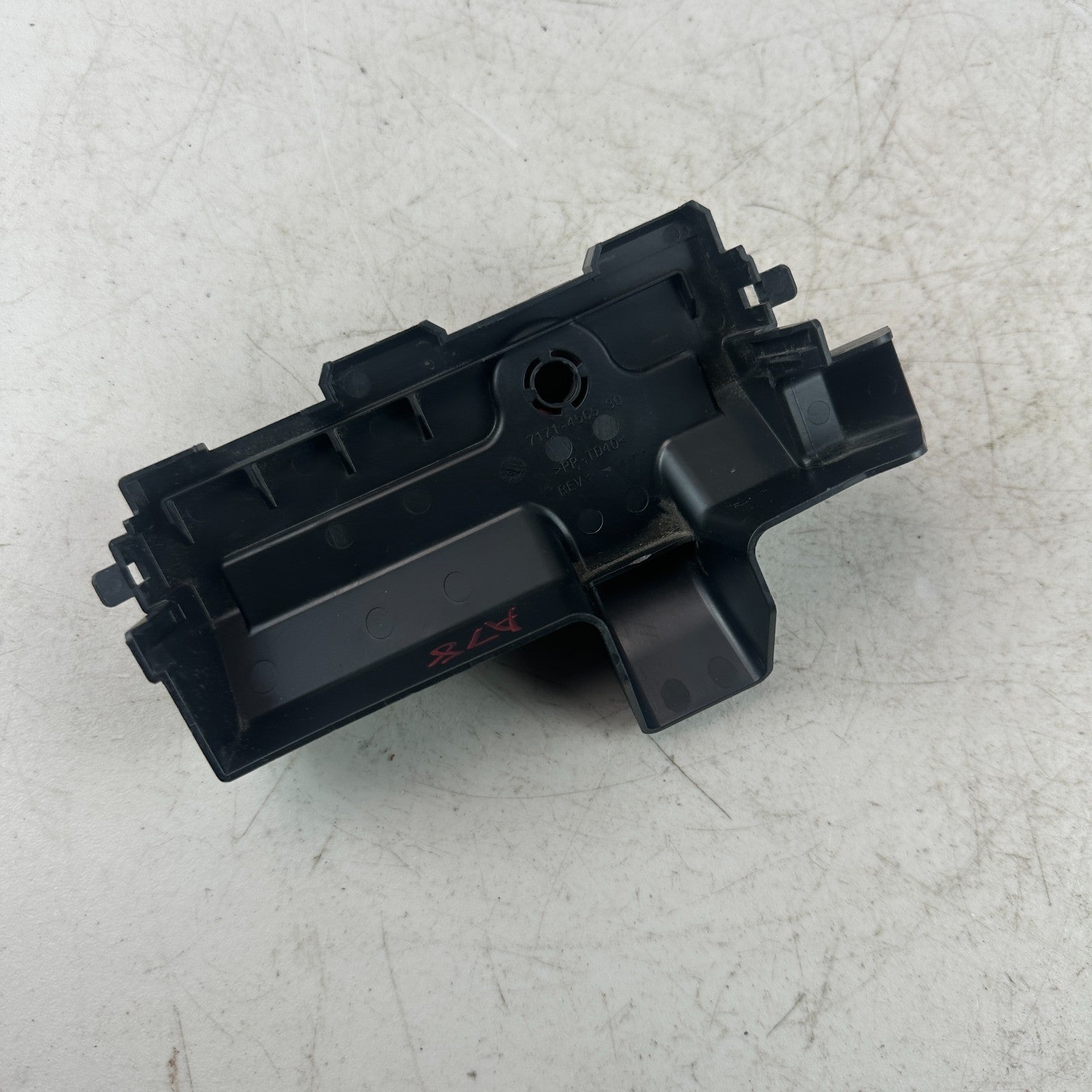 2016-2024 CHEVROLET CAMARO ENGINE COMPARTMENT FUSE BOX TOP COVER 7171-4565 OEM