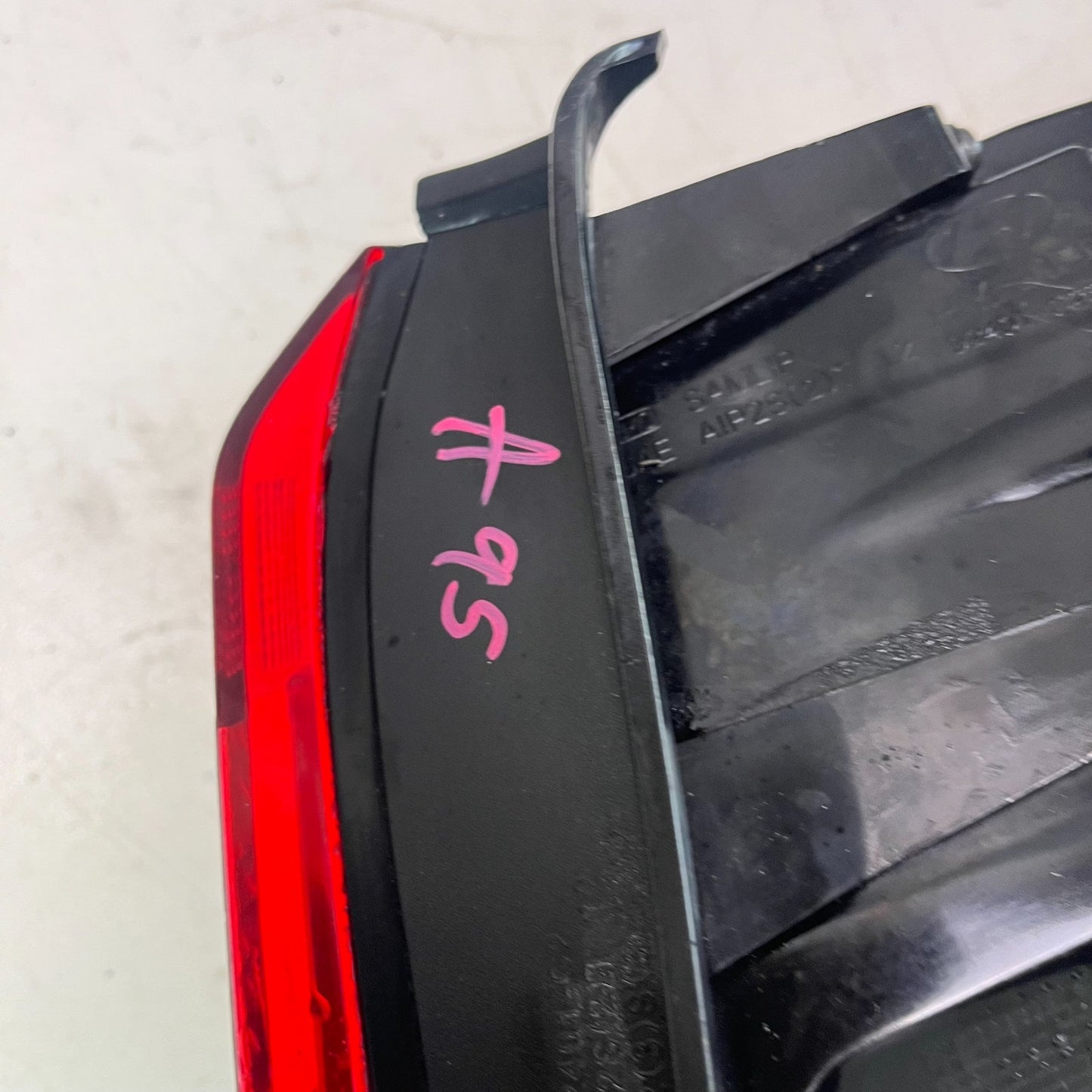 2015-2017 HYUNDAI SONATA REAR LEFT DRIVER OUTER TAIL LIGHT LAMP 92401-C2000 OEM