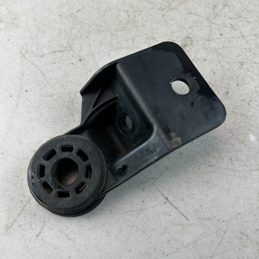 2016-2024 CHEVY CAMARO FRONT RIGHT PASSENGER RADIATOR UPPER BRACKET 84009865 OEM
