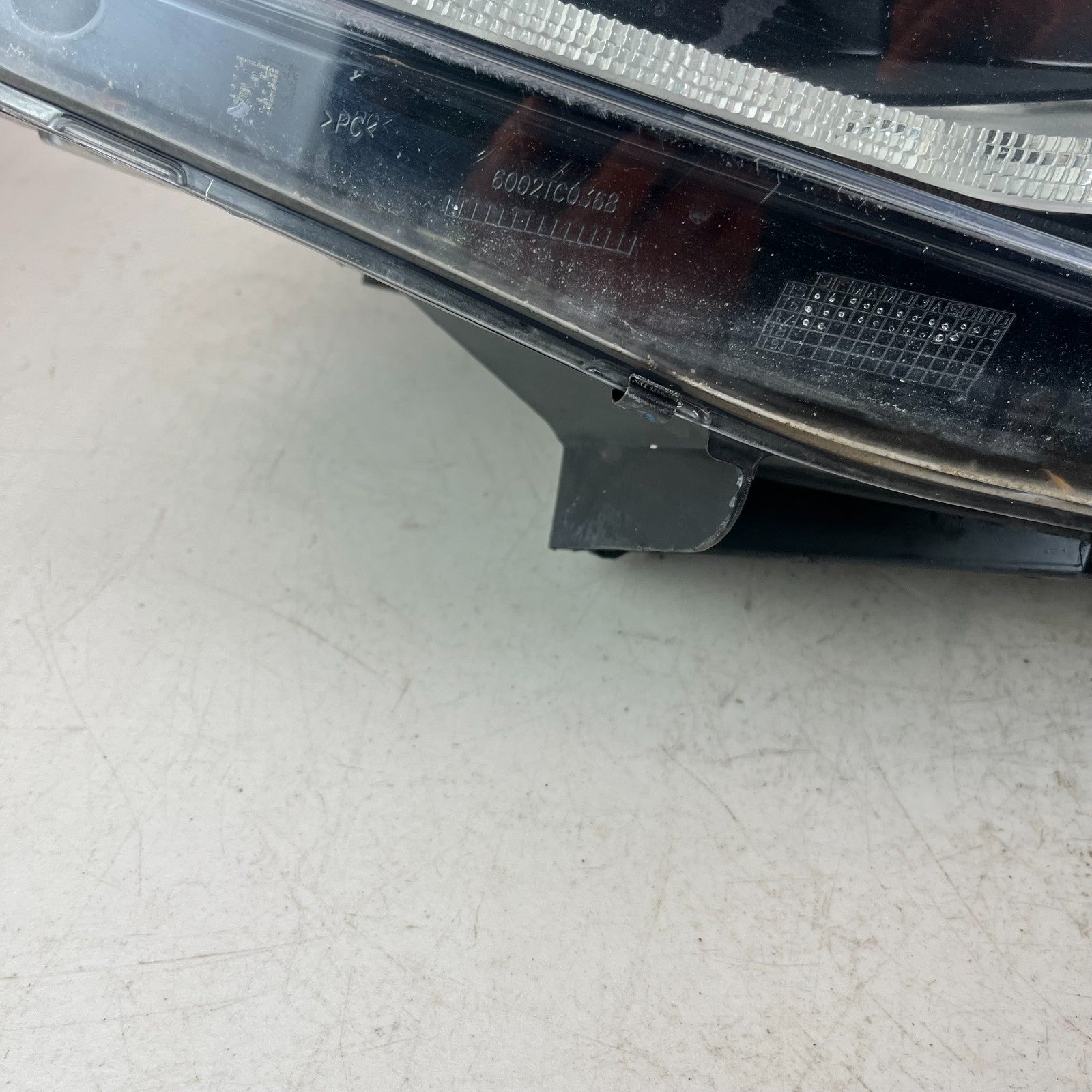 2016-2024 CHEVY CAMARO FRONT RIGHT PASSENGER HEADLIGHT HEADLAMP *TABS BROKEN OEM