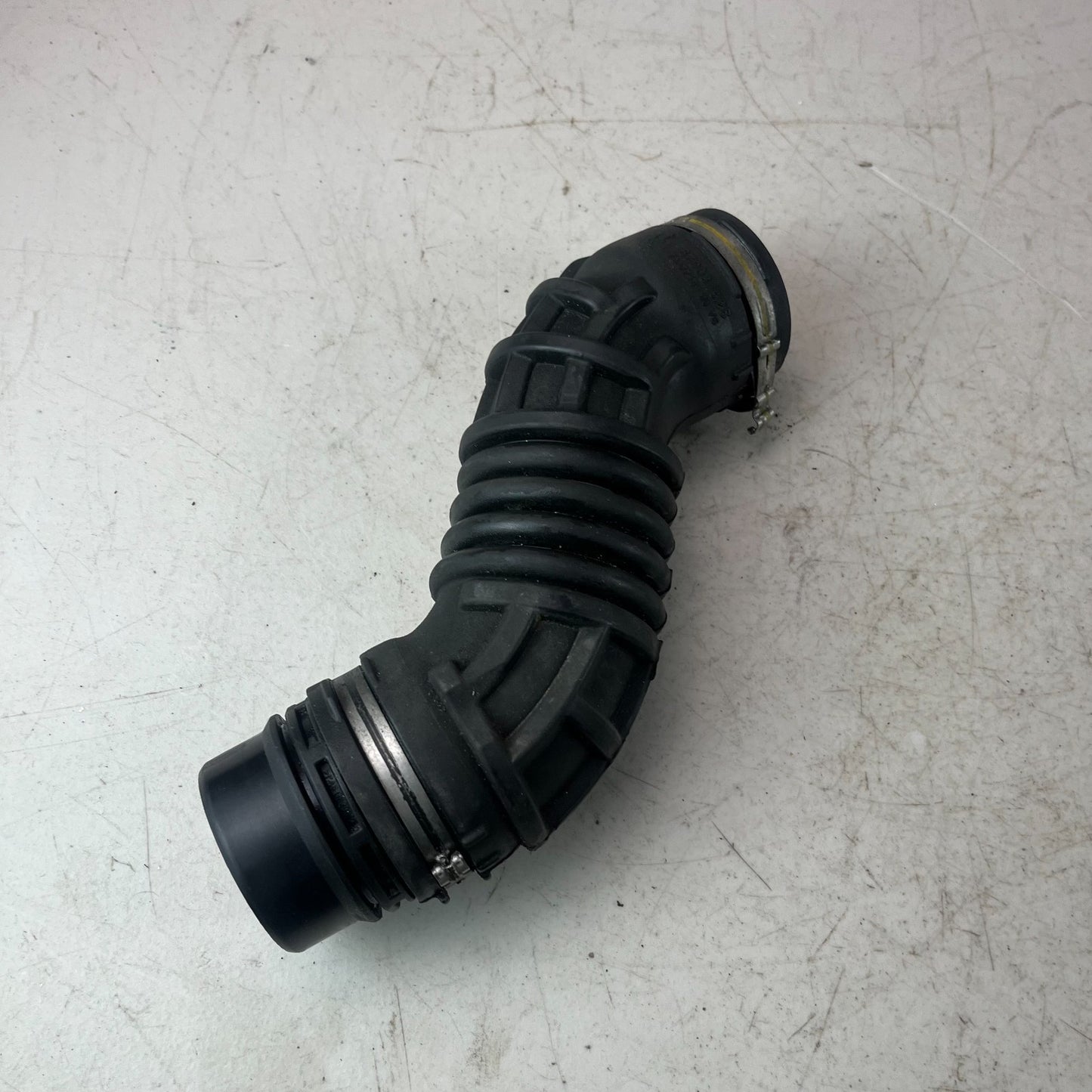 2017-2020 MASERATI LEVANTE LEFT TURBO INTAKE AIR CLEANER HOSE PIPE 670031928 OEM