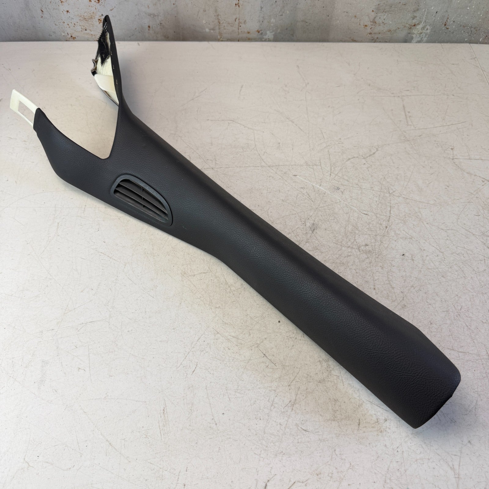 2005-2013 CHEVROLET CORVETTE C6 FRONT LEFT DRIVER A PILLAR COVER TRIM 10441171