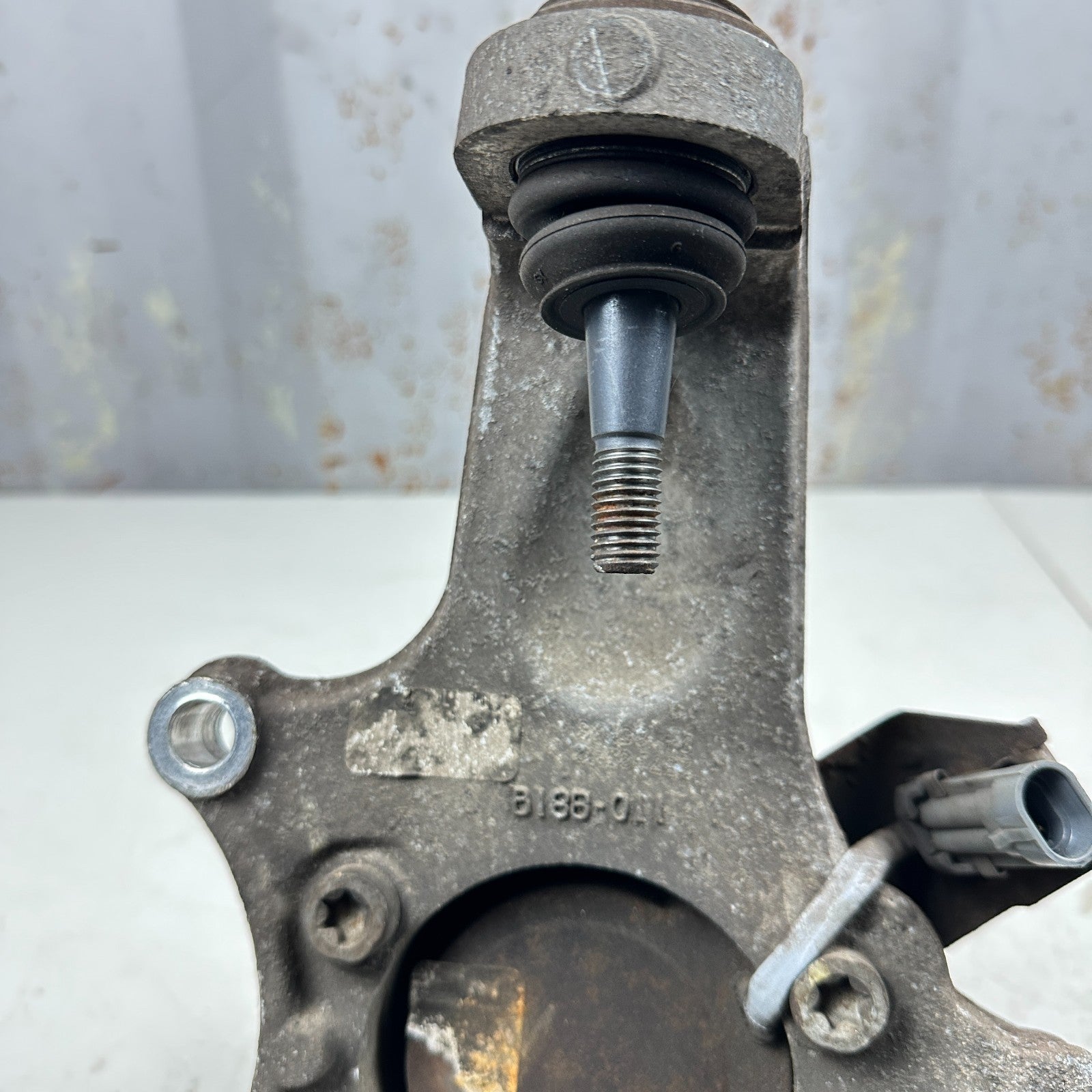 2005-2013 CHEVROLET CORVETTE C6 FRONT LEFT DRIVER SDIE SPINDLE KNUCKLE HUB OEM