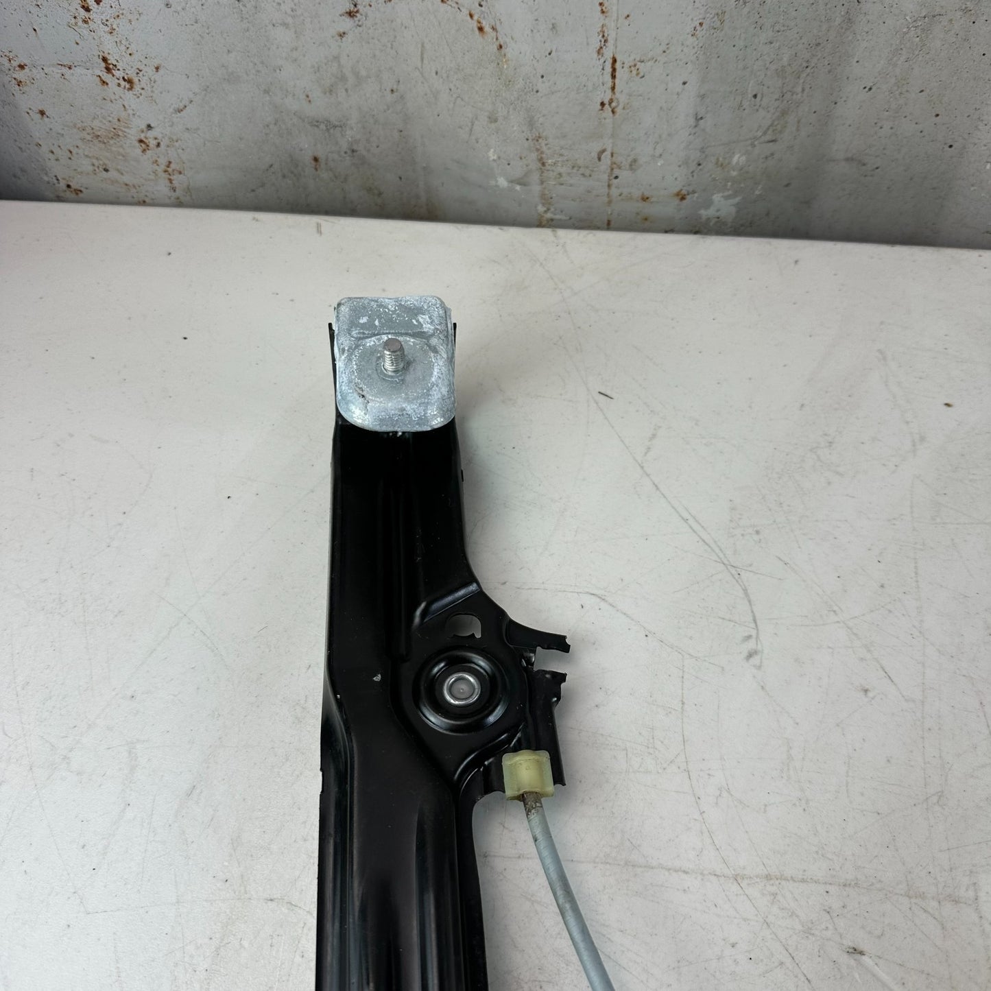 2017-2024 MASERATI LEVANTE REAR RIGHT PASSENGER DOOR WINDOW REGULATOR 670104205
