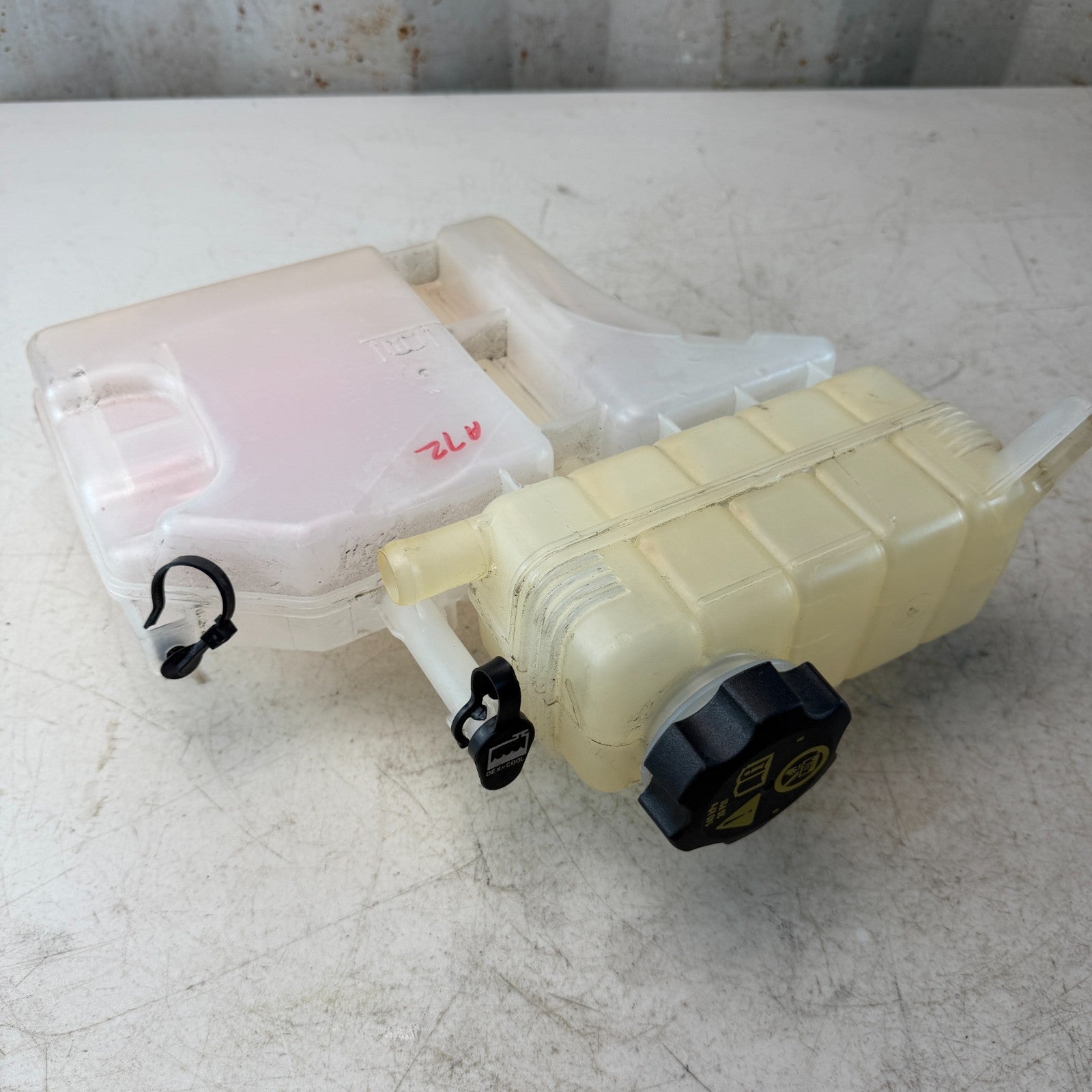 2016-2024 CHEVROLET CAMARO ENGINE COOLANT OVERFLOW RESERVOIR TANK 22948113 OEM