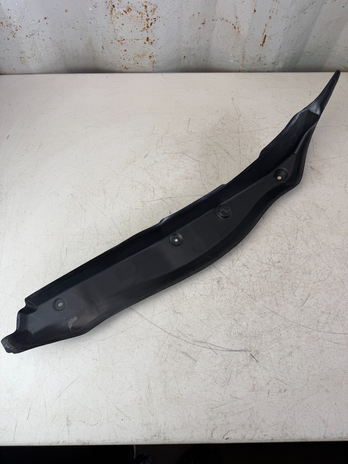 2015-2021 MERCEDES W205 C300 C43 C63 FRONT RIGHT FENDER REARWARD GAP COVER OEM