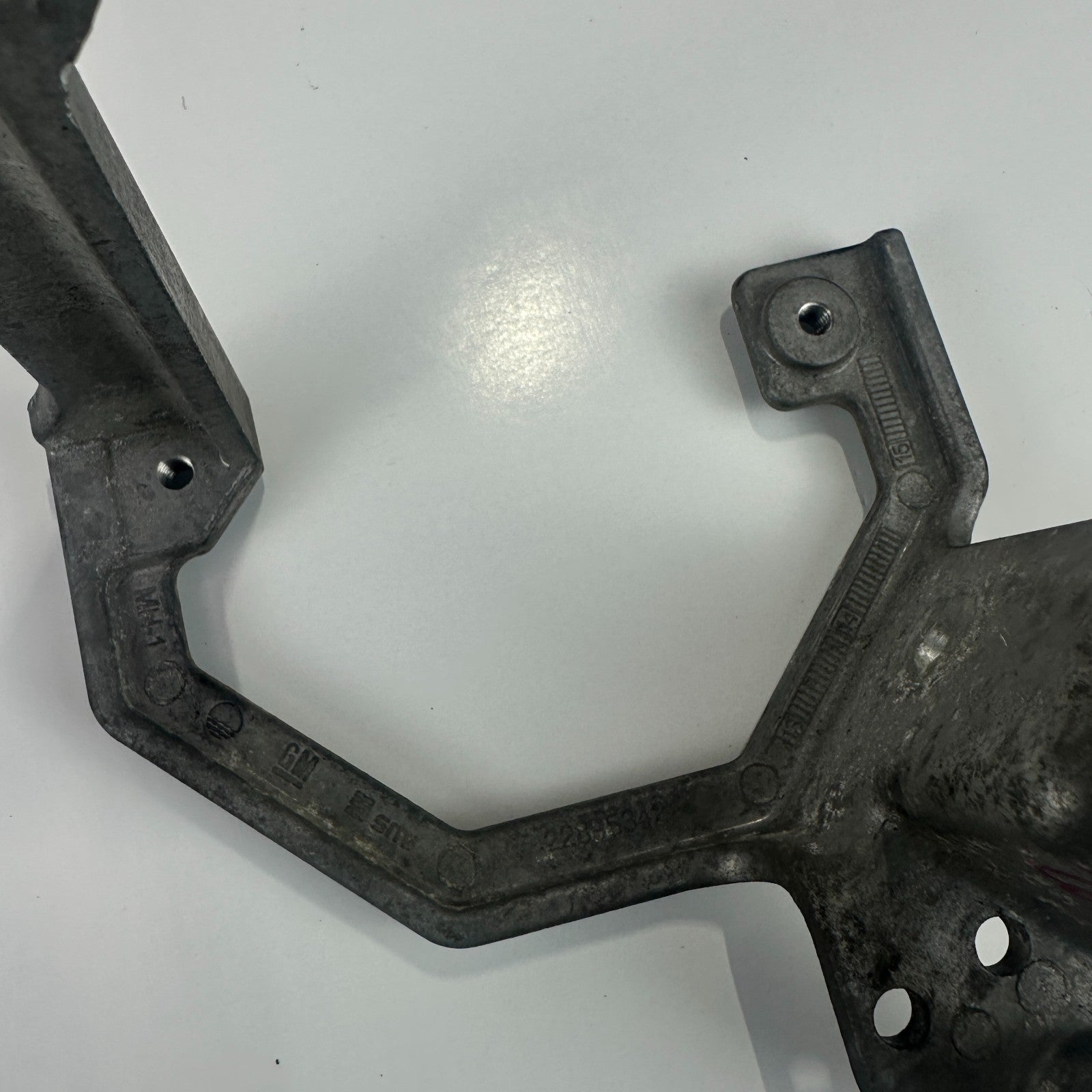 14-19 CHEVROLET CORVETTE C7 POWER BRAKE BOOSTER VACUUM PUMP BRACKET MOUNT OEM
