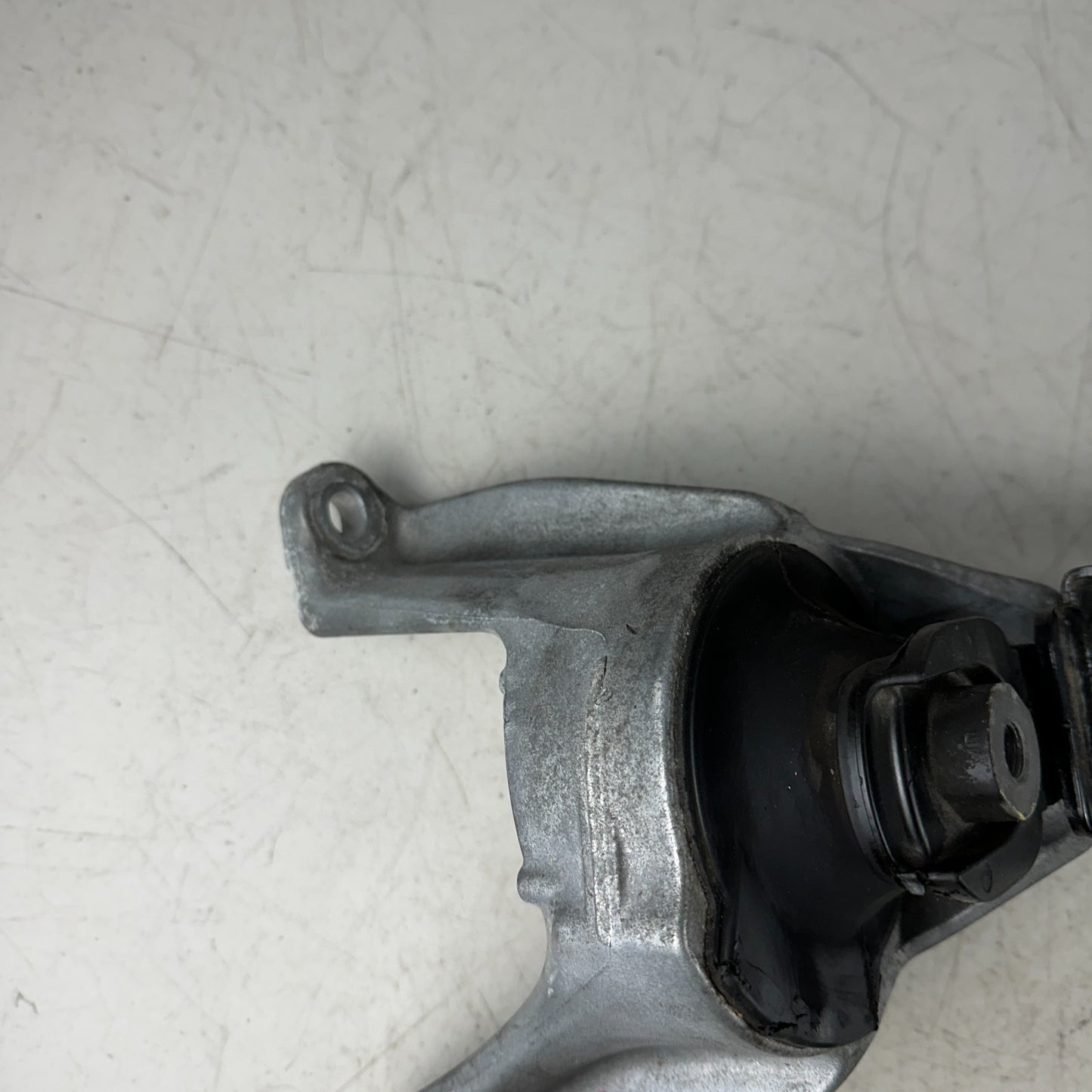 2017-2019 HONDA CR-V FRONT RIGHT PASSENGER SIDE ENIGNE MOTOR SUPPORT MOUNT OEM