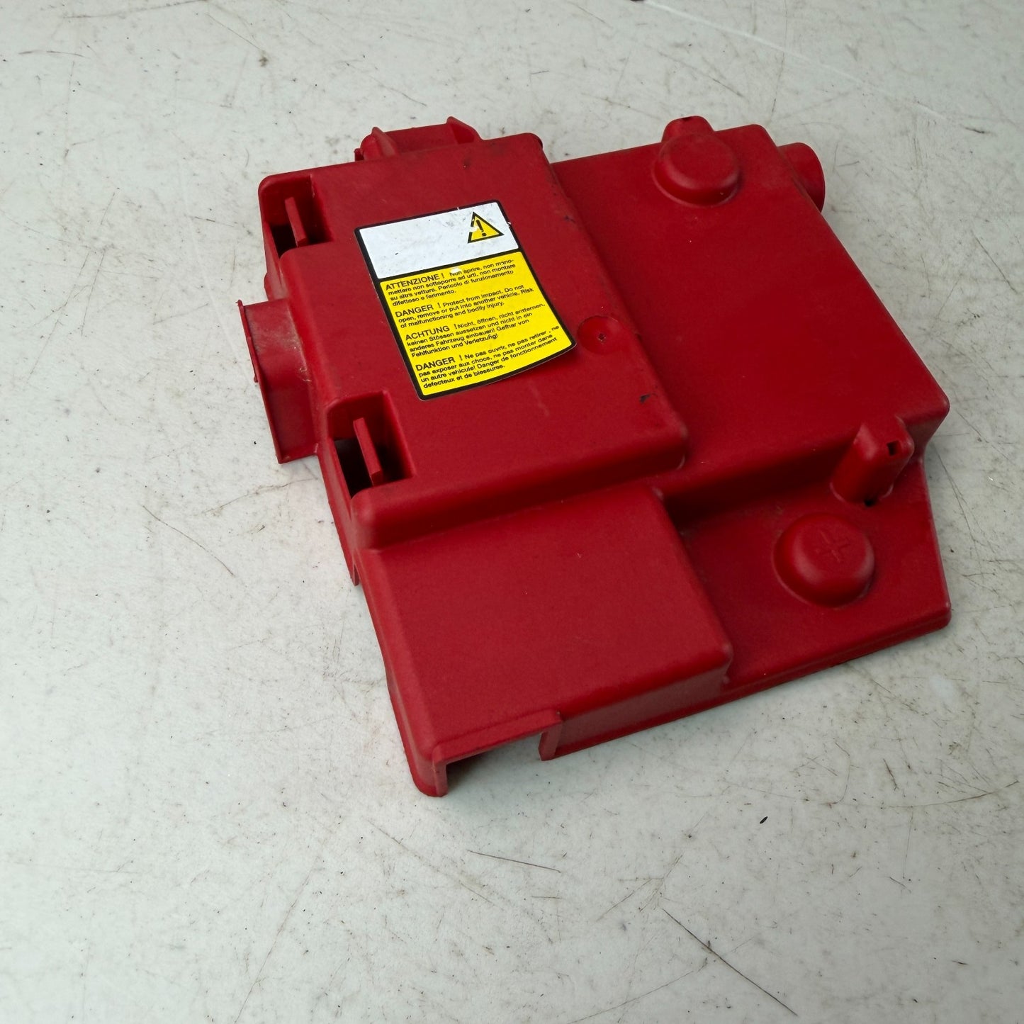 2017-2020 MASERATI LEVANTE BATTERY POSITIVE TERMINAL JUNCTION FUSE BOX COVER OEM