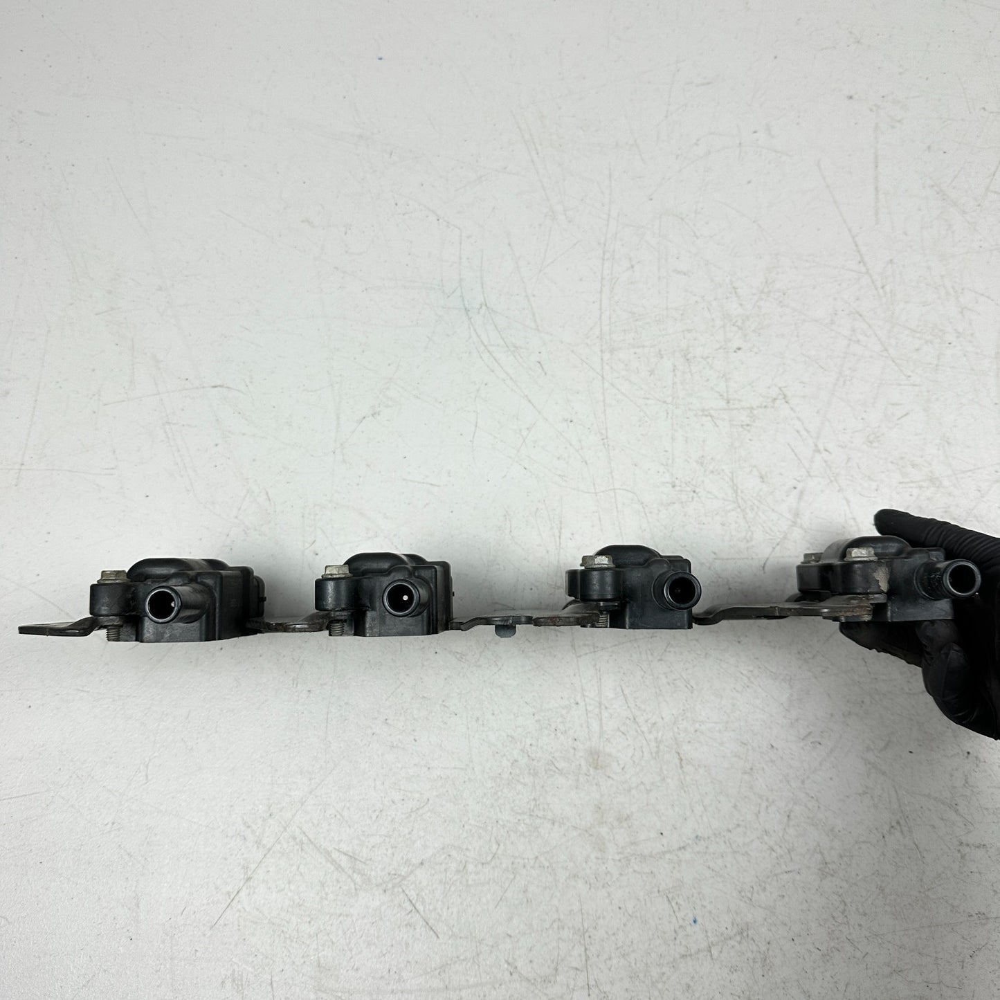 05-13 CORVETTE C6 6.0L V8 LEFT DRIVERS SIDE IGNITION COIL BRACKET ASSEMBLY OEM