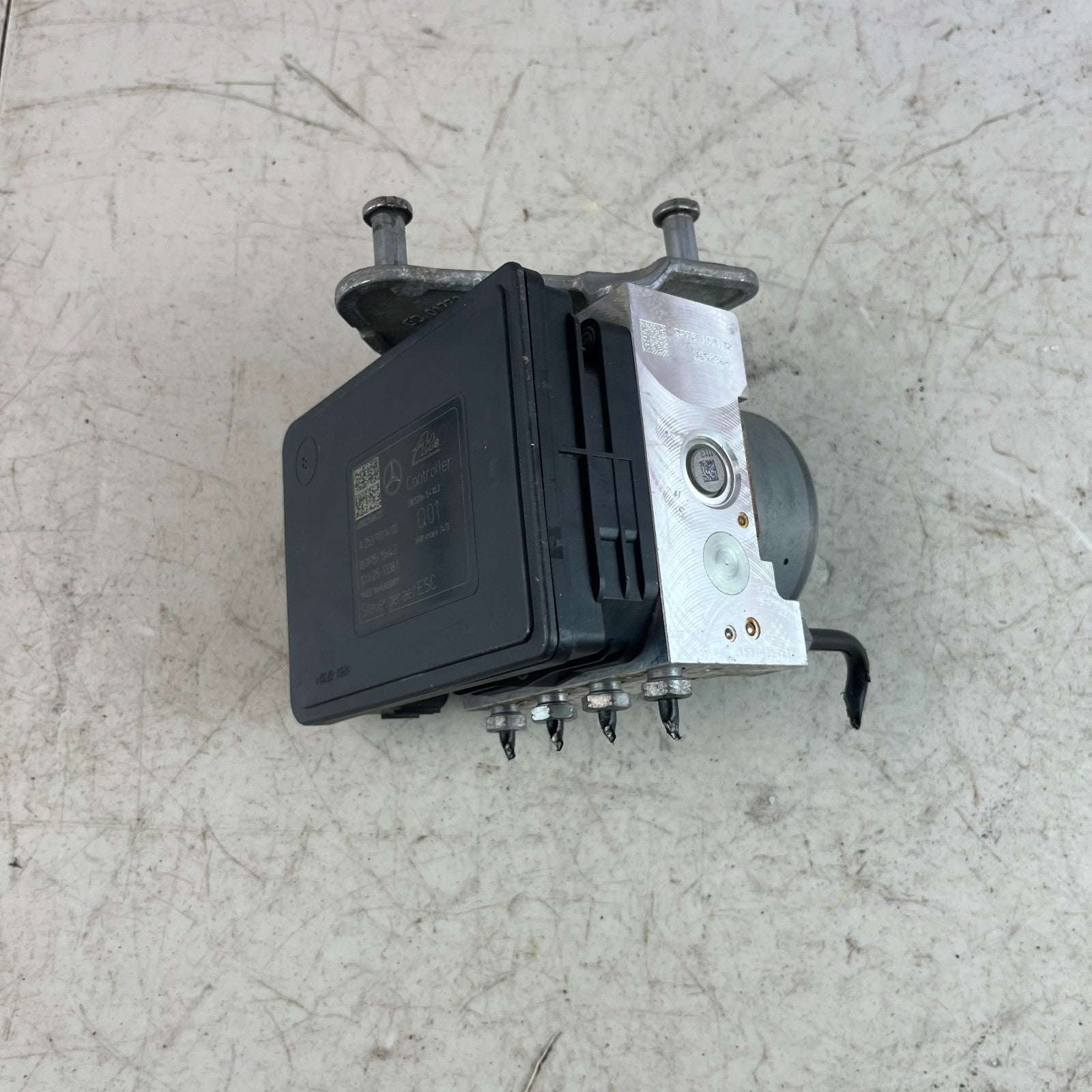 2015-2016 MERCEDES W205 C300 ABS ANTI-LOCK BRAKE PUMP CONTROL MODULE A2539011400