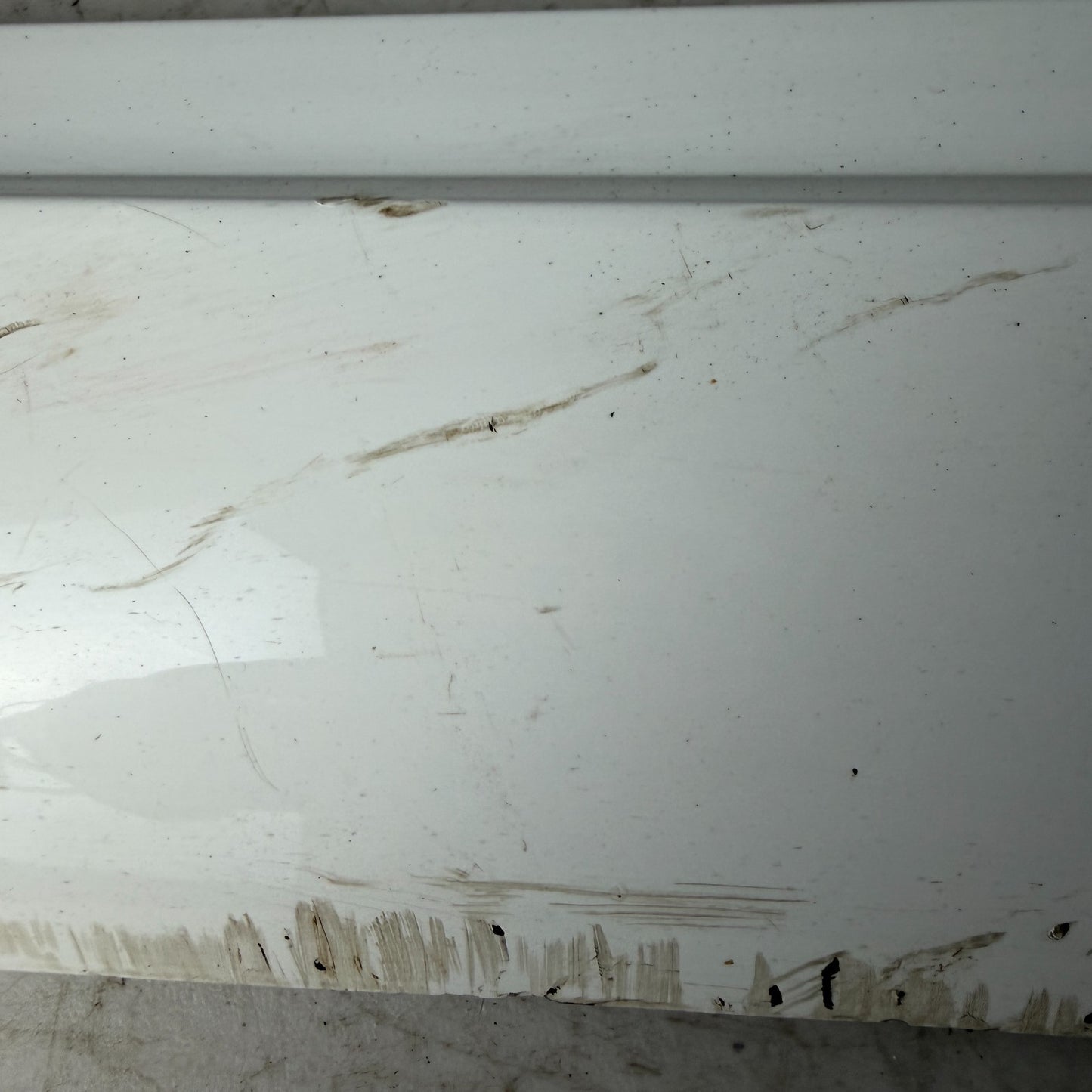 2017-2020 MASERATI LEVANTE REAR LEFT SIDE DOOR LOWER TRIM MOLDING 670035238 OEM