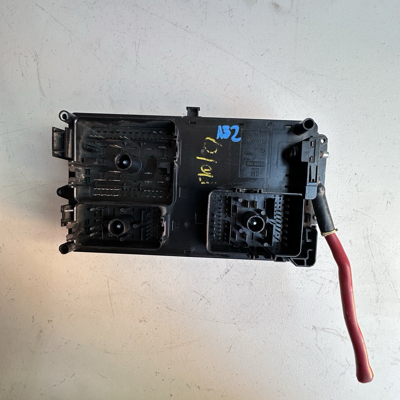 2011-2016 Chevy Cruze Malibu  Engine Relay Fuse Box 812461952