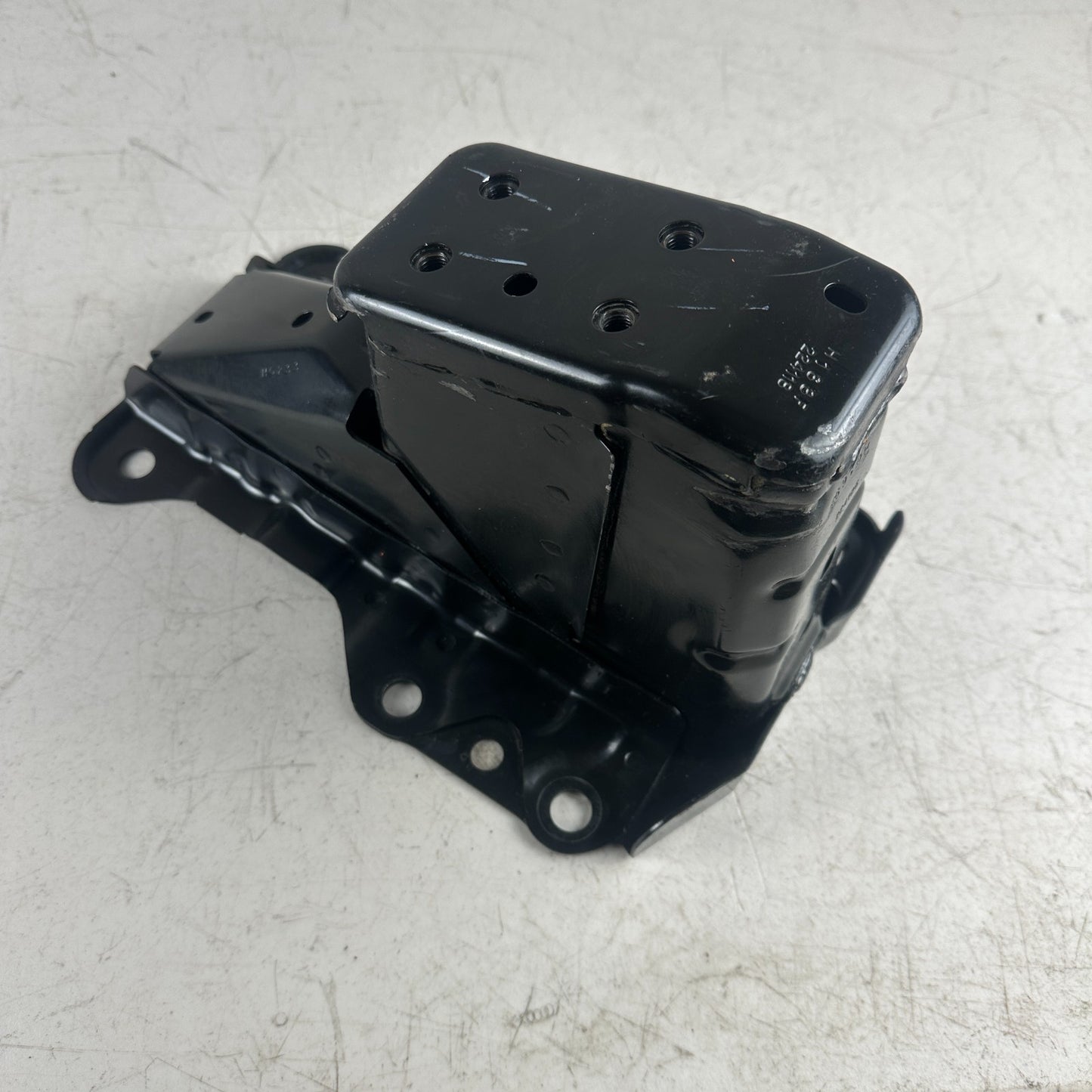 2017-2022 HONDA CR-V CRV FRONT RIGHT BUMPER DRIVER SIDE BAR MOUNT BRACKET OEM