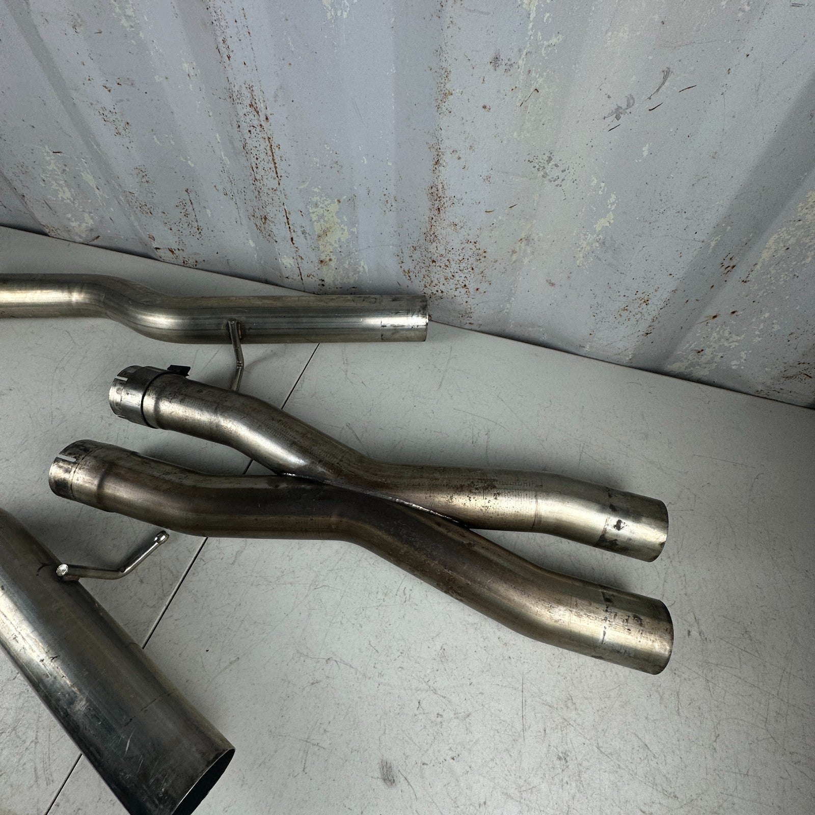 2016-2024 CHEVROLET CAMARO LOWER EXHAUST X PIPE ASSEMBLY OEM