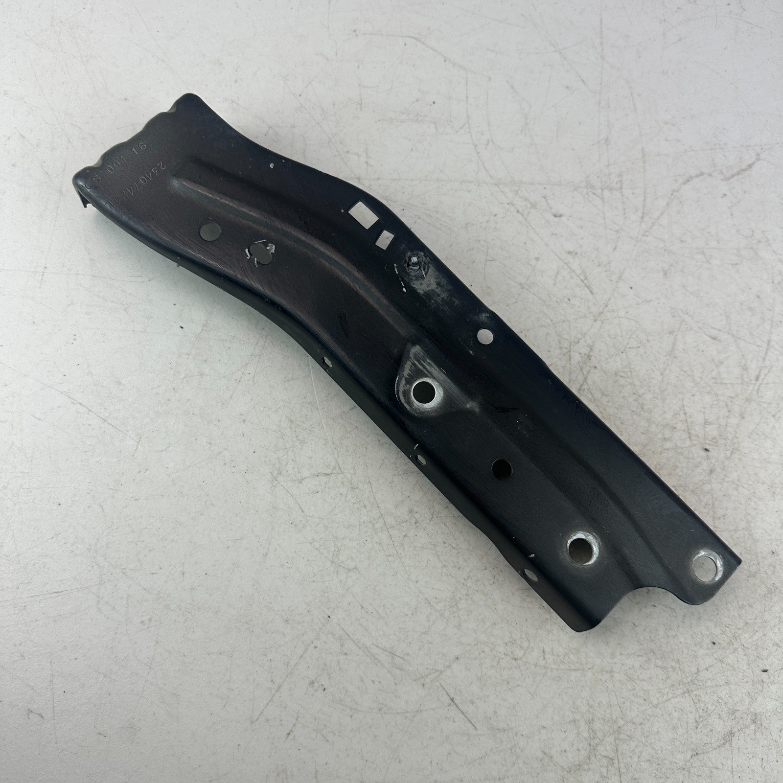 2016-2024 CHEVROLET CAMARO FRONT LEFT DRIVER FENDER SUPPORT BRACKET 84199117 OEM
