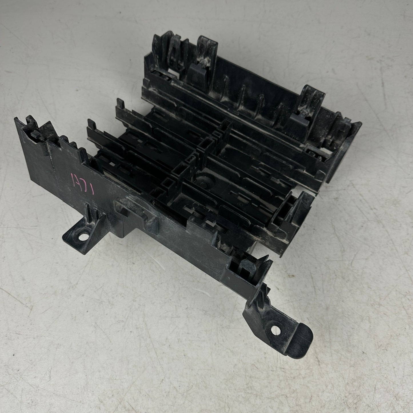 2014-2019 CHEVROLET CORVETTE C7 WIRING JUNCTION BLOCK BOX BRACKET 84388798 OEM