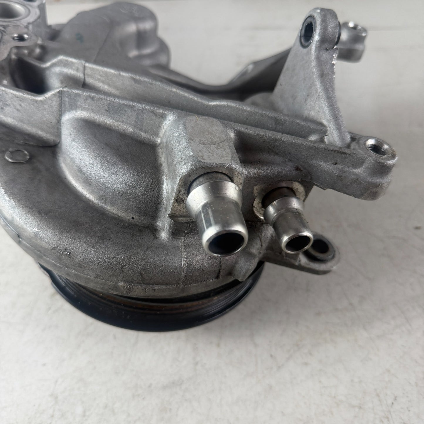 2014 - 2019 CHEVROLET CORVETTE C7 ENGINE COOLING PUMP & HOUSING 12653750 OEM