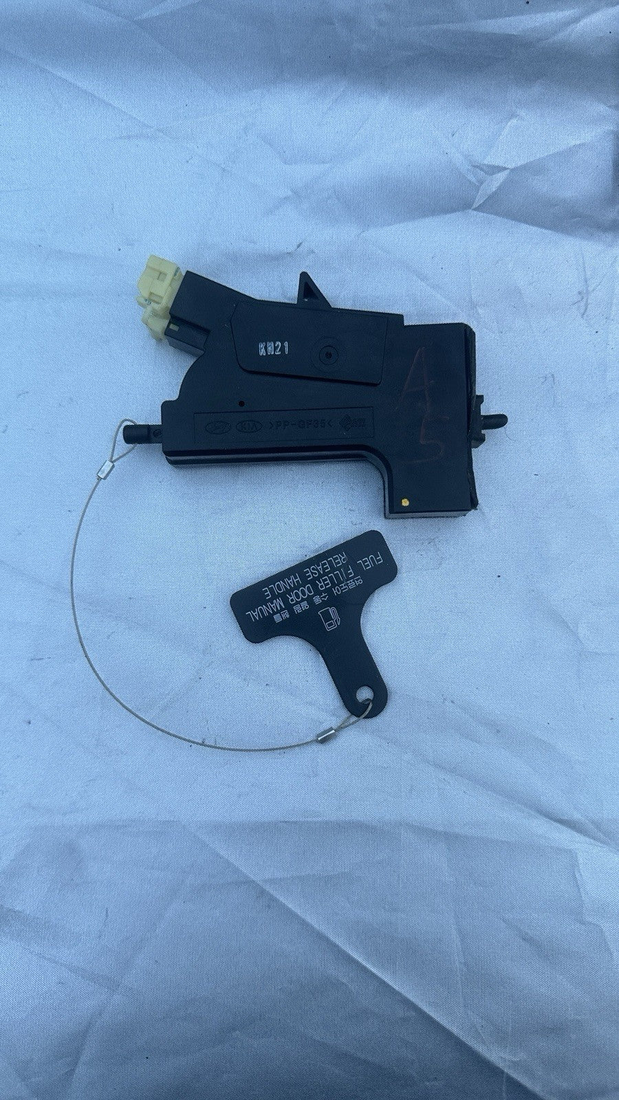 15-19 HYUNDAI SONATA Fuel Gas Door Lock Release Handle Actuator