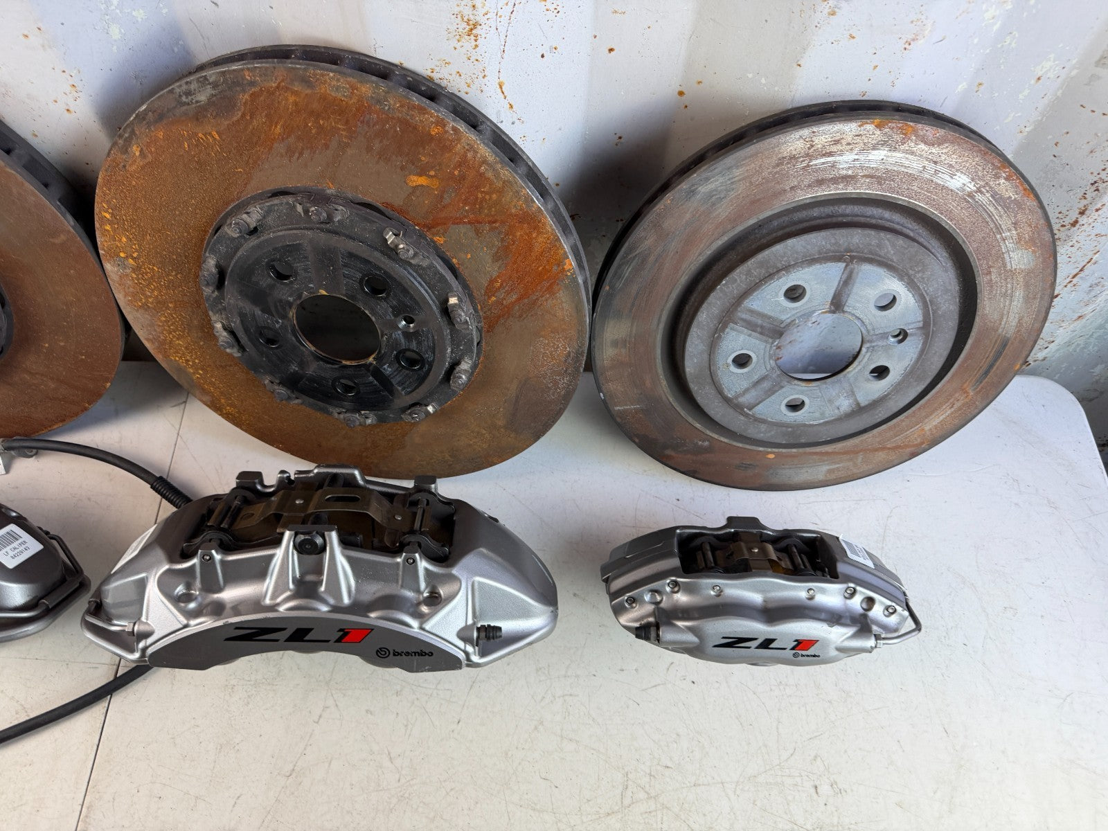 2016-2024 CHEVROLET CAMARO FRONT & REAR BREMBO BRAKE CALIPERS W/ ROTORS SET OEM