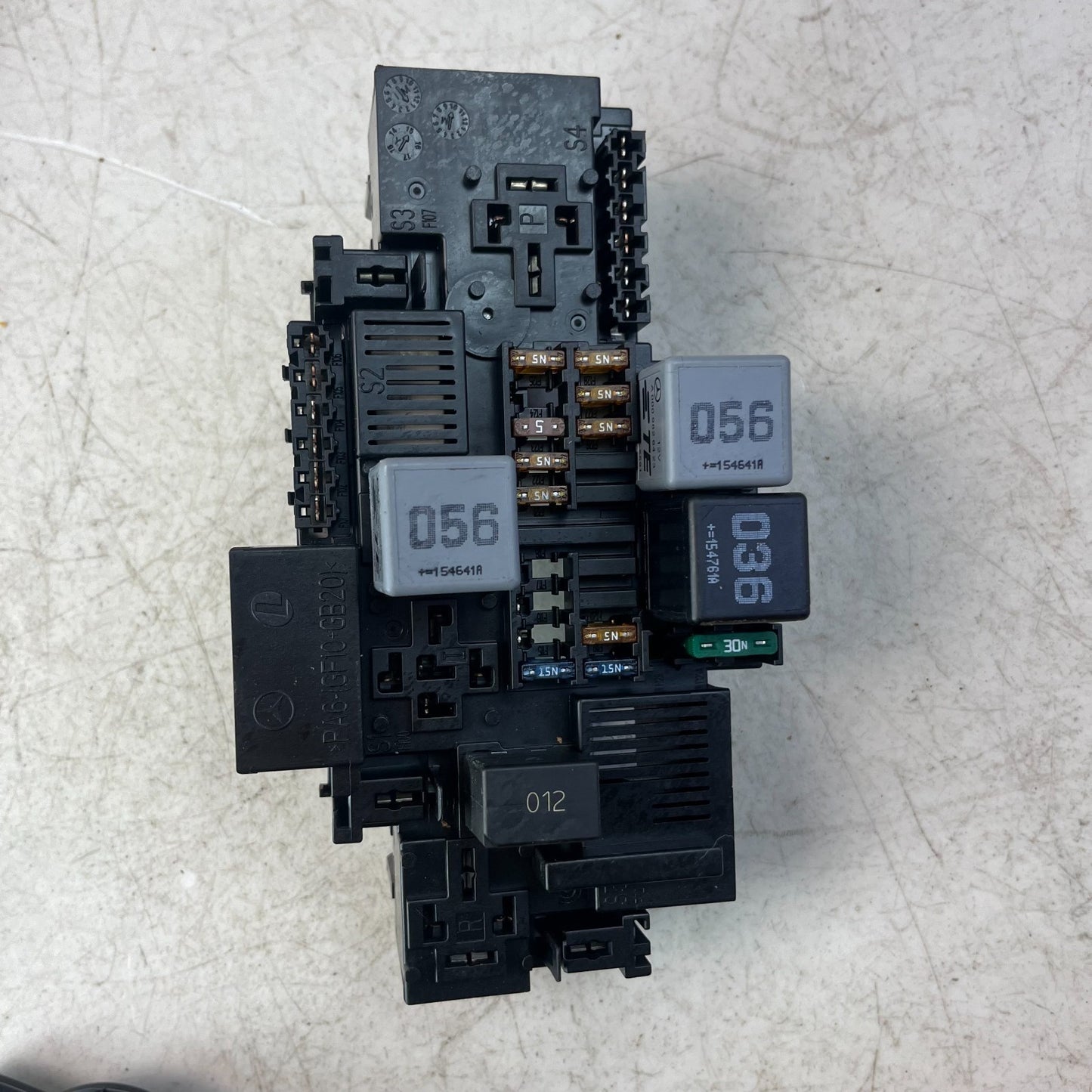 2015-2018 MERCEDES W205 C300 FRONT ENGINE FUSE BOX RELAY MODULE UNIT A2229063202