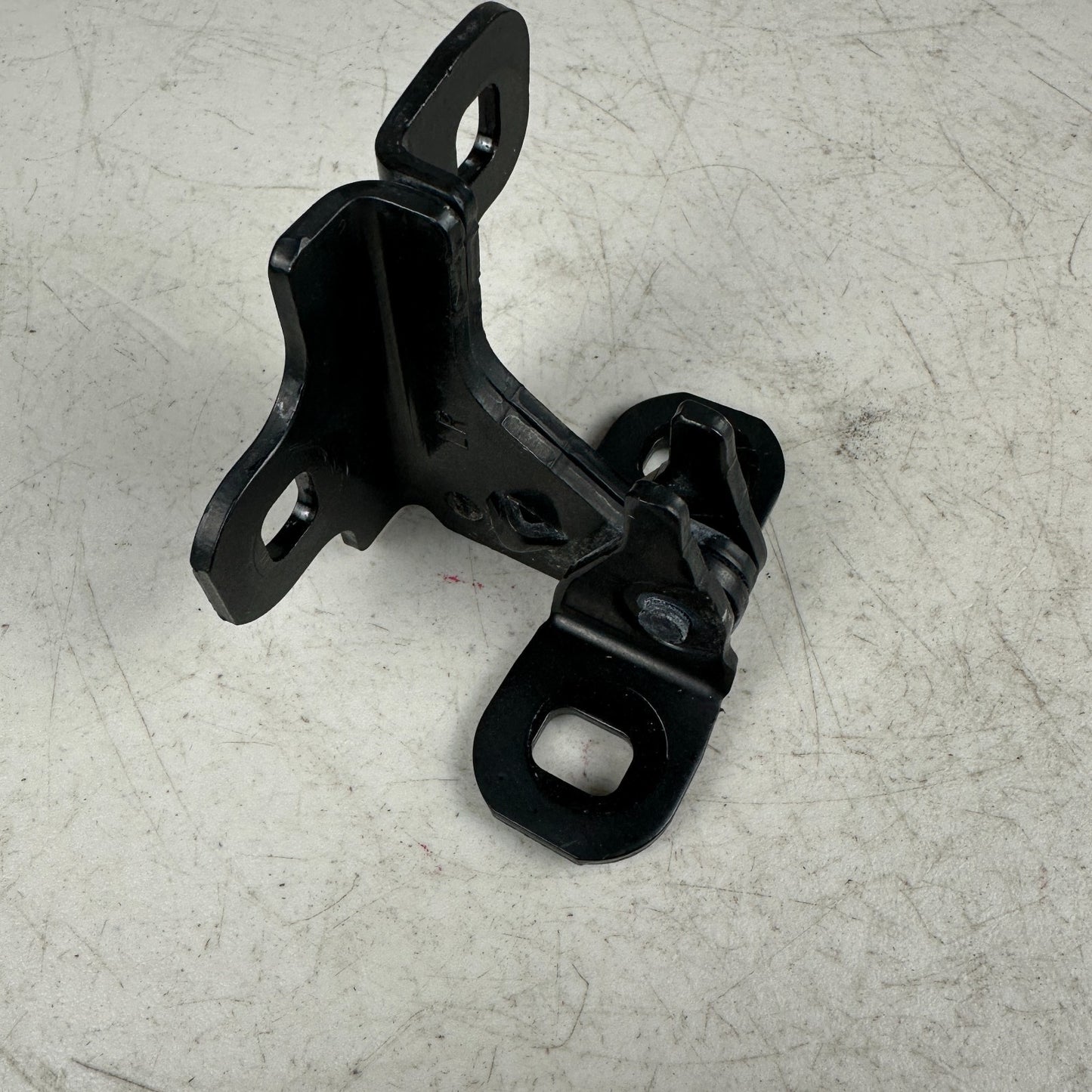 2014-2019 CHEVROLET CORVETTE C7 UPPER LEFT DRIVER SIDE DOOR HINGE BLACK OEM