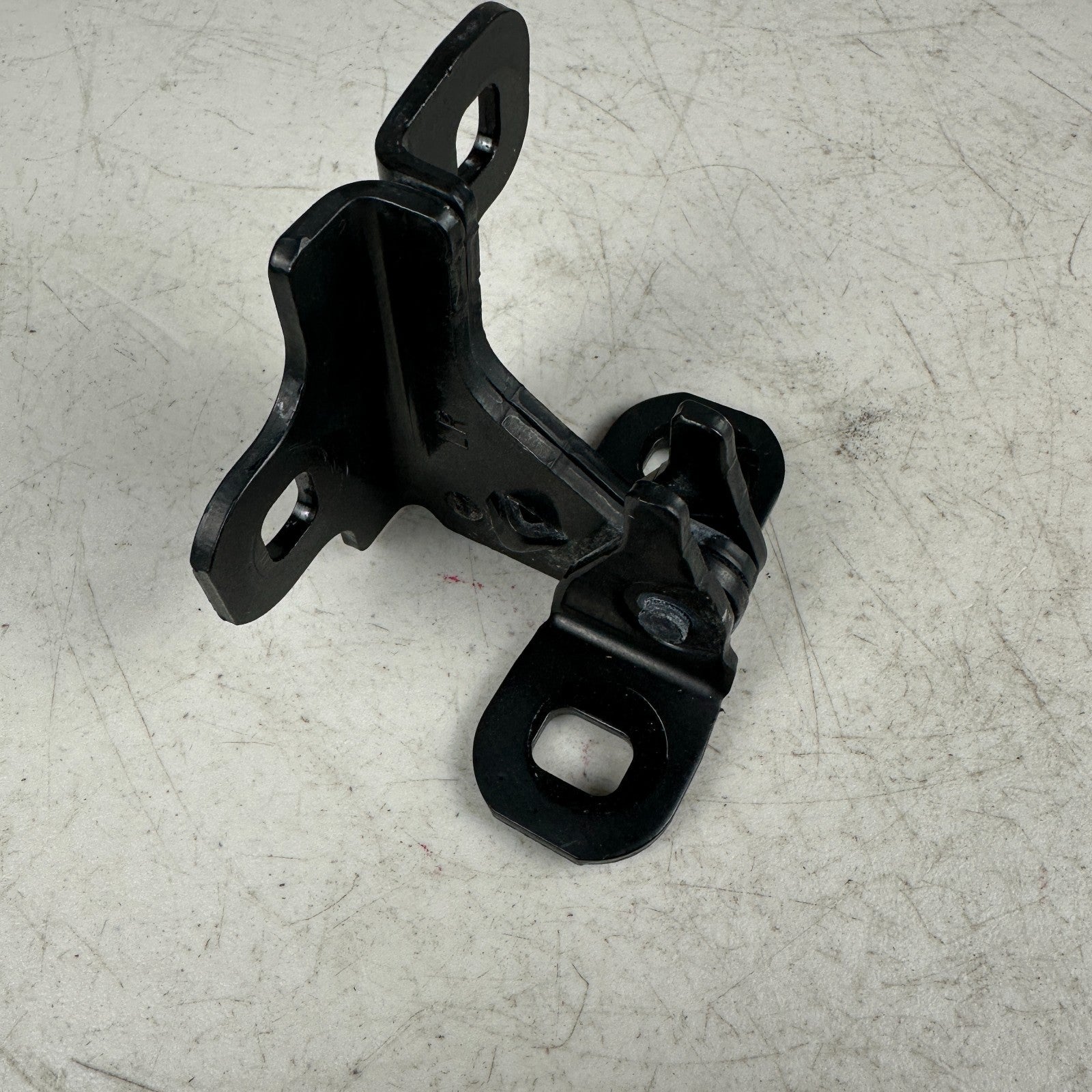 2014-2019 CHEVROLET CORVETTE C7 UPPER LEFT DRIVER SIDE DOOR HINGE BLACK OEM