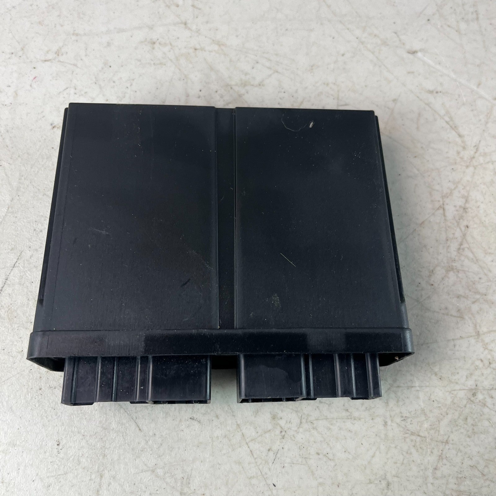 2014-2019 CHEVY CORVETTE THEFT LOCKING KEYLESS ENTRY CONTROL MODULE 13599218 OEM