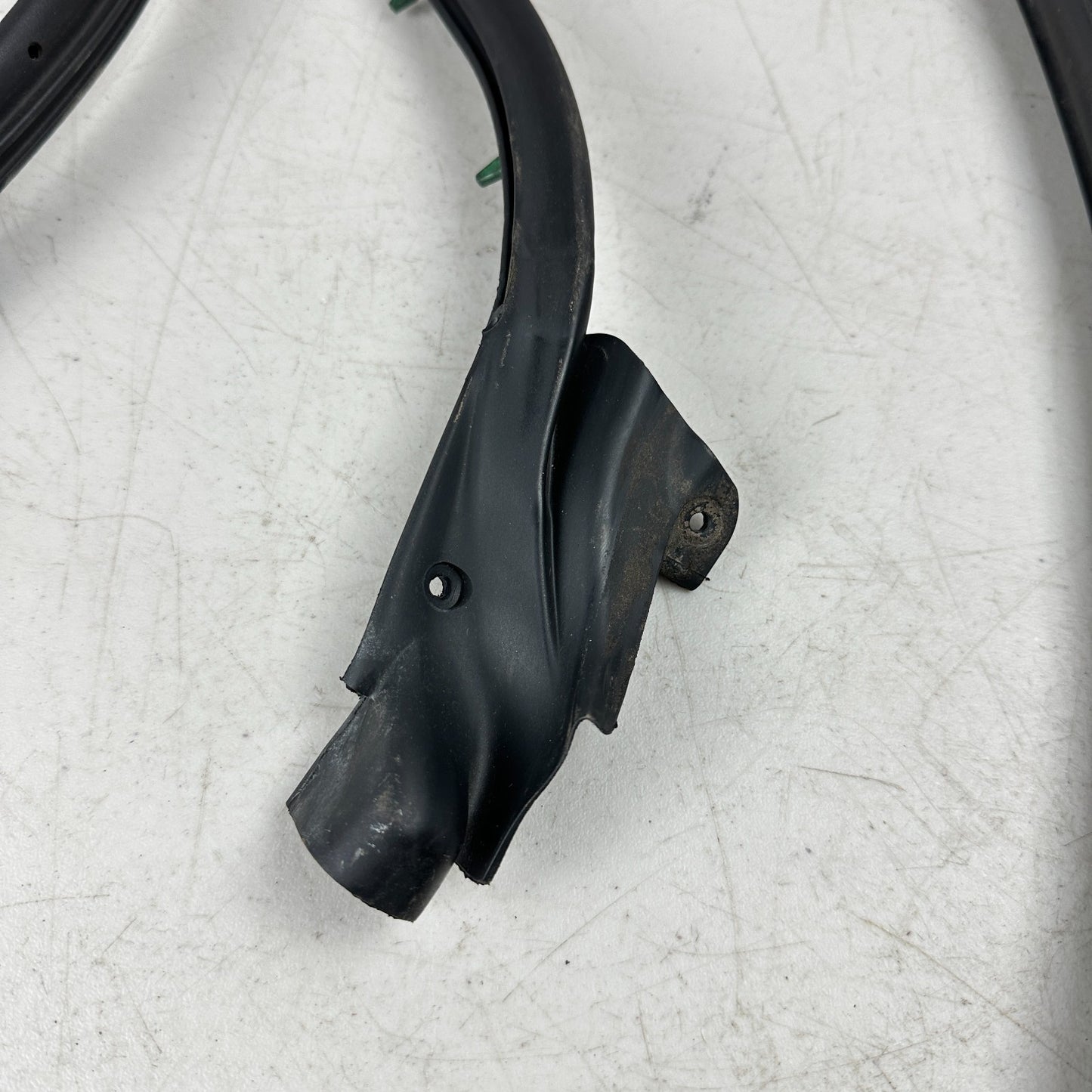 05-13 CHEVROLET CORVETTE FRONTLEFT DRIVER SIDE DOOR WEATHERSTRIP RUBBER SEAL OEM