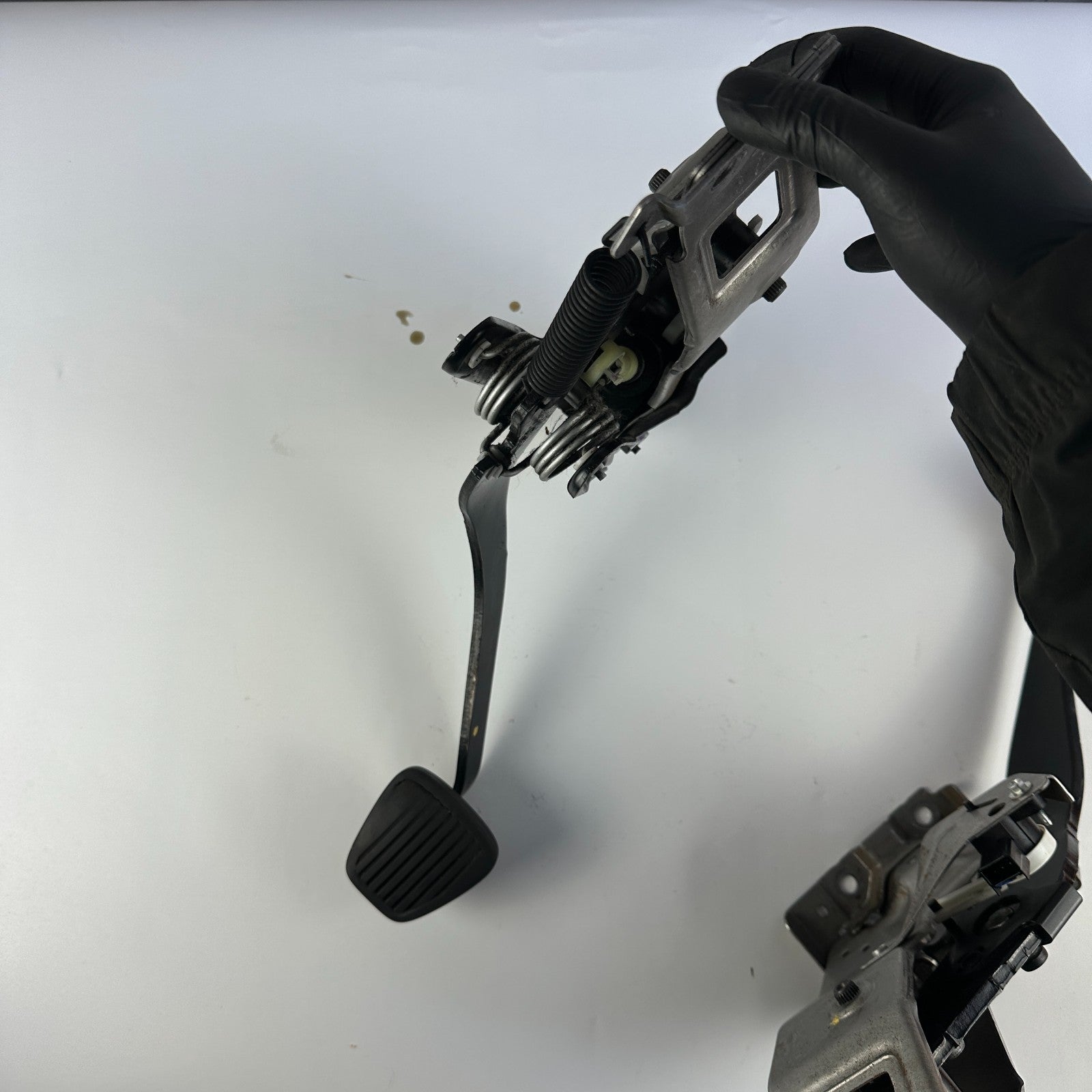 10-15 CHEVY CAMARO MANUAL TRANSMISSION BRAKE & CLUTCH PEDAL 22957491 92247627
