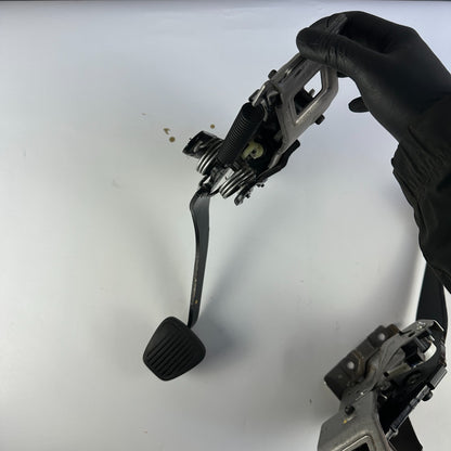10-15 CHEVY CAMARO MANUAL TRANSMISSION BRAKE & CLUTCH PEDAL 22957491 92247627