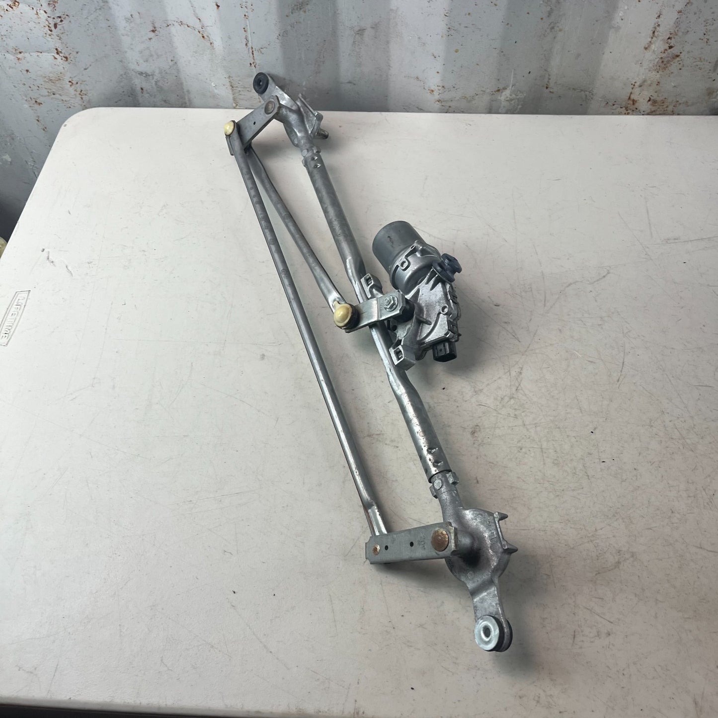 2016-2024 CHEVROLET CAMARO FRONT WINDSHIELD WINDOW WIPER MOTOR LINKAGE OEM
