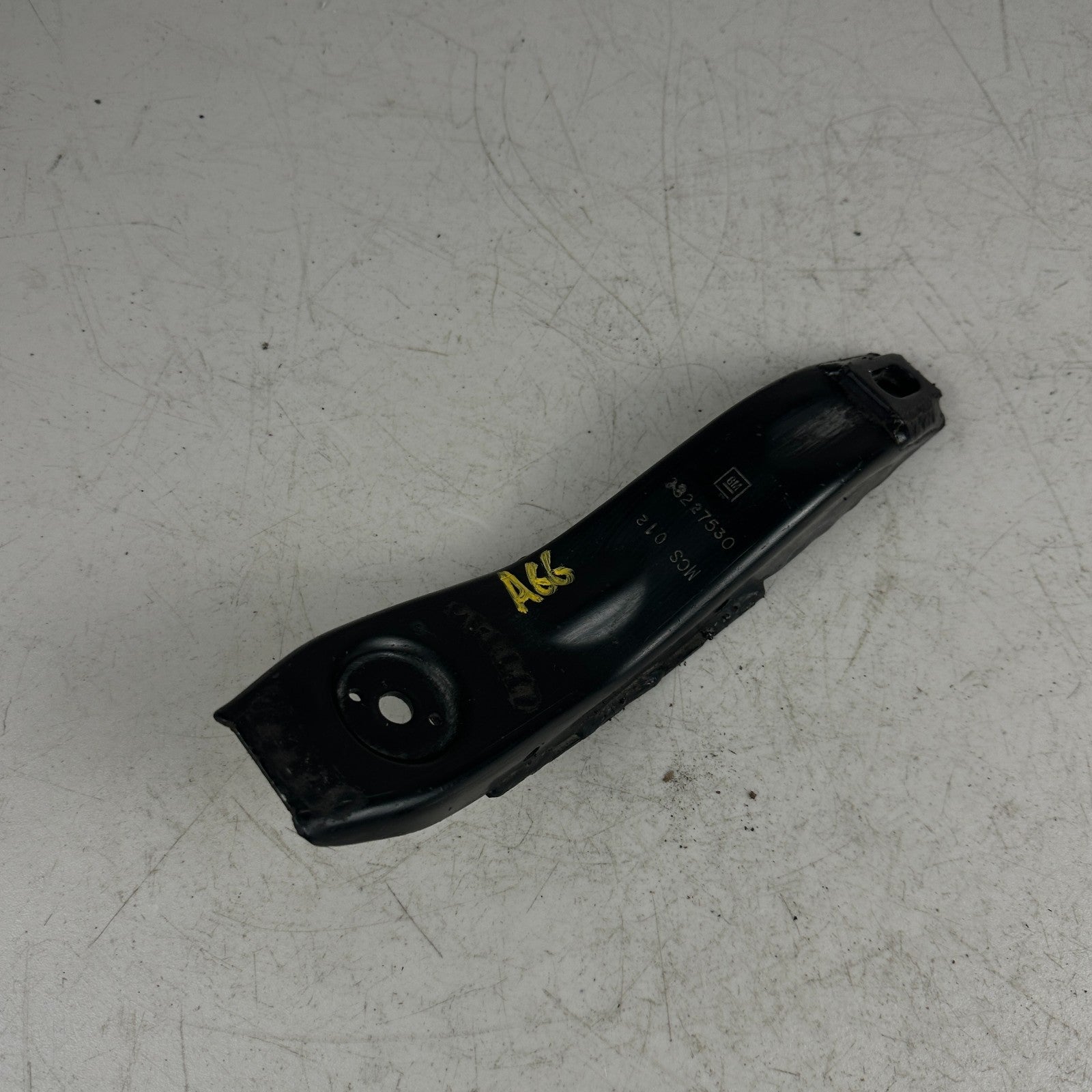 2016-2024 CHEVROLET CAMARO REAR LEFT SIDE CROSSMEMBER MOUNT BRACKET 23227530 OEM