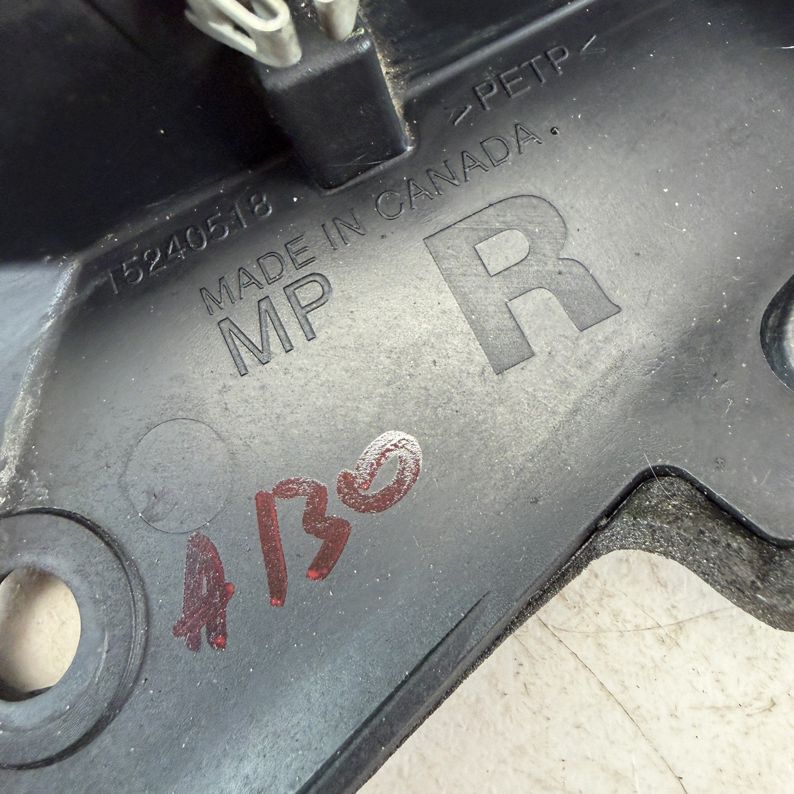 05-13 C6 Corvette Exterior A Pillar Bracket RH Passenger 15240518