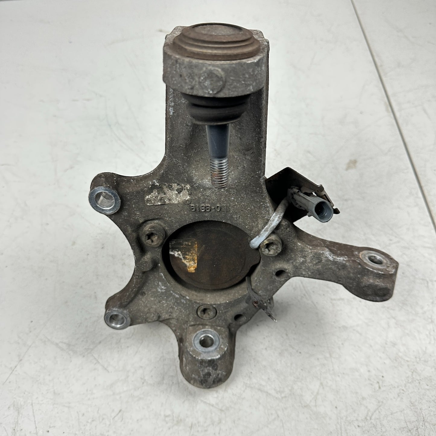 2005-2013 CHEVROLET CORVETTE C6 FRONT LEFT DRIVER SDIE SPINDLE KNUCKLE HUB OEM