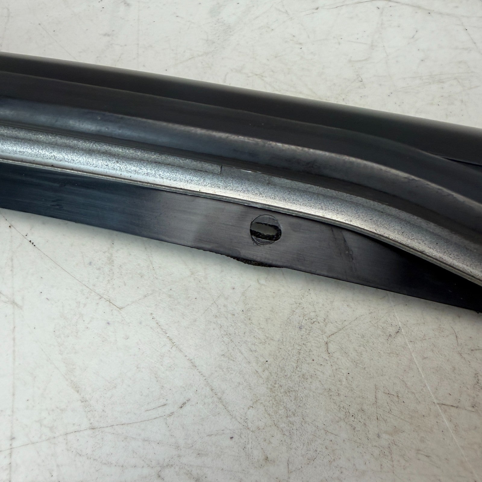 05-13 CHEVROLET CORVETTE FRONT RIGHT SIDE WINDSHIELD A PILLAR TRIM MOLDING OEM