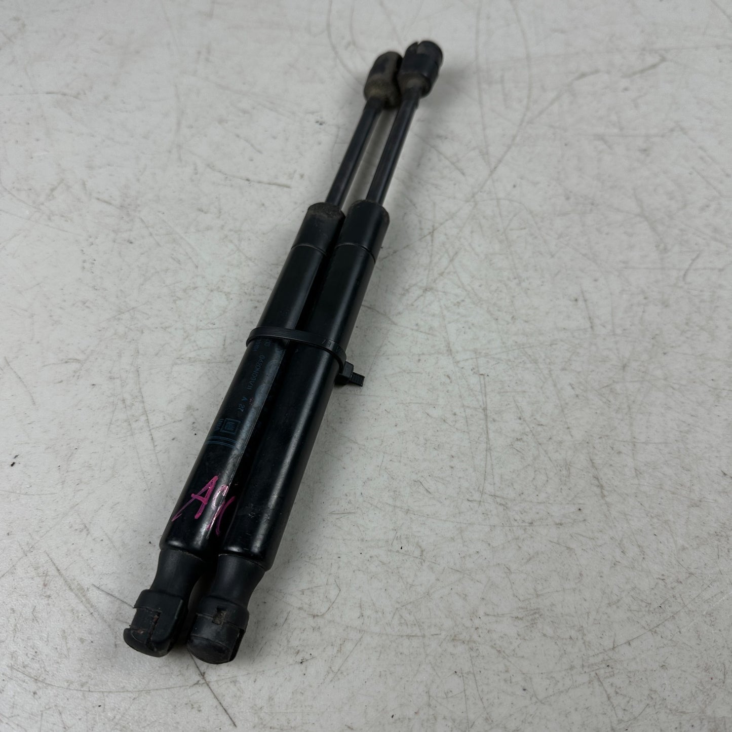 10-15 CHEVROLET CAMARO REAR LEFT & RIGHT TRUNK LIFT SUPPORT SHOCK ABSORBER OEM