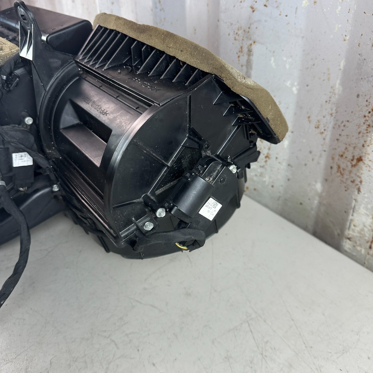 2014-2019 CHEVROLET CORVETTE C7 HVAC HEATER BLOWER BOX ASSEMBLY 23154085 OEM