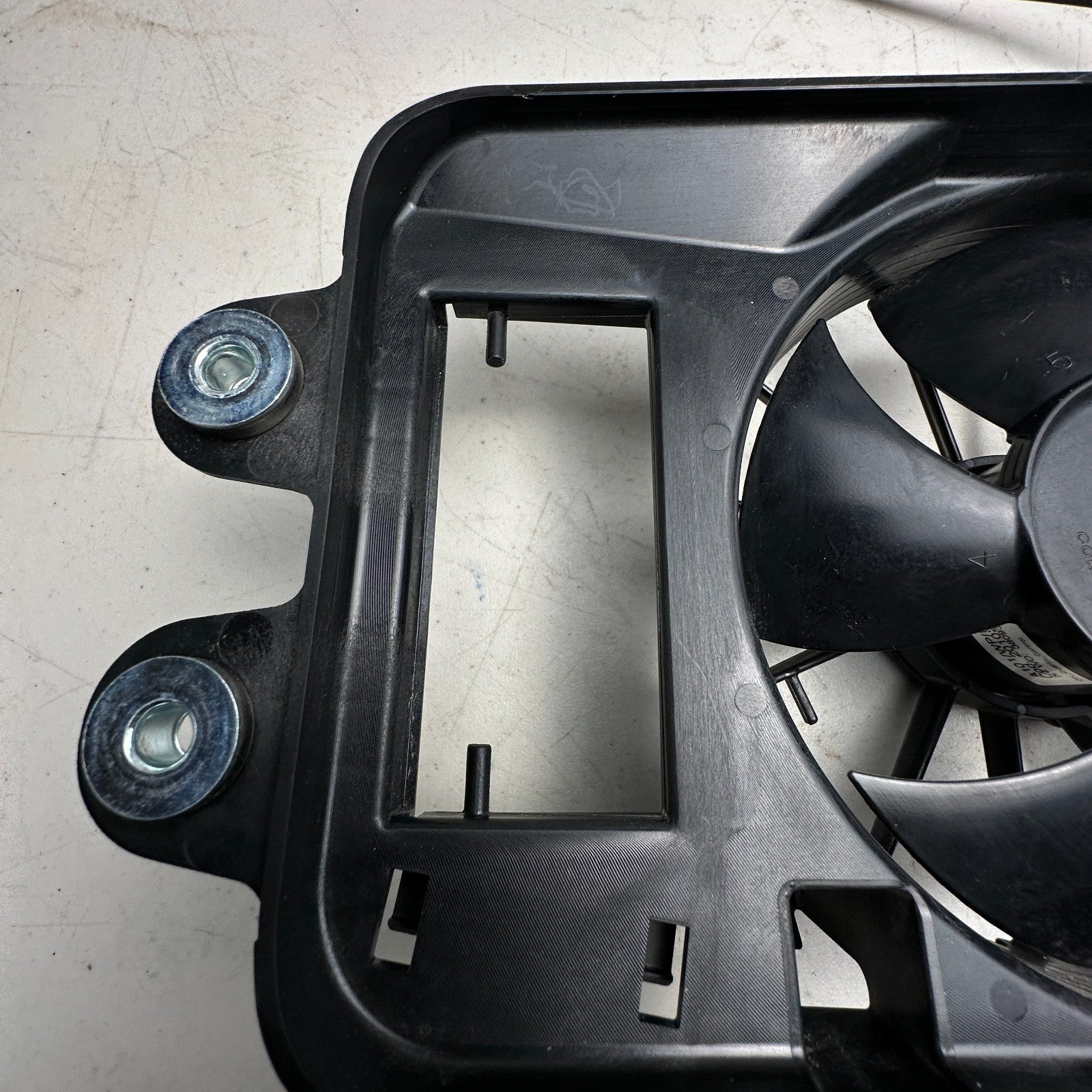 14-19 CHEVROLET CORVETTE AUTOMATIC TRANSMISSION COOLING FAN SHROUD ASSEMBLY OEM