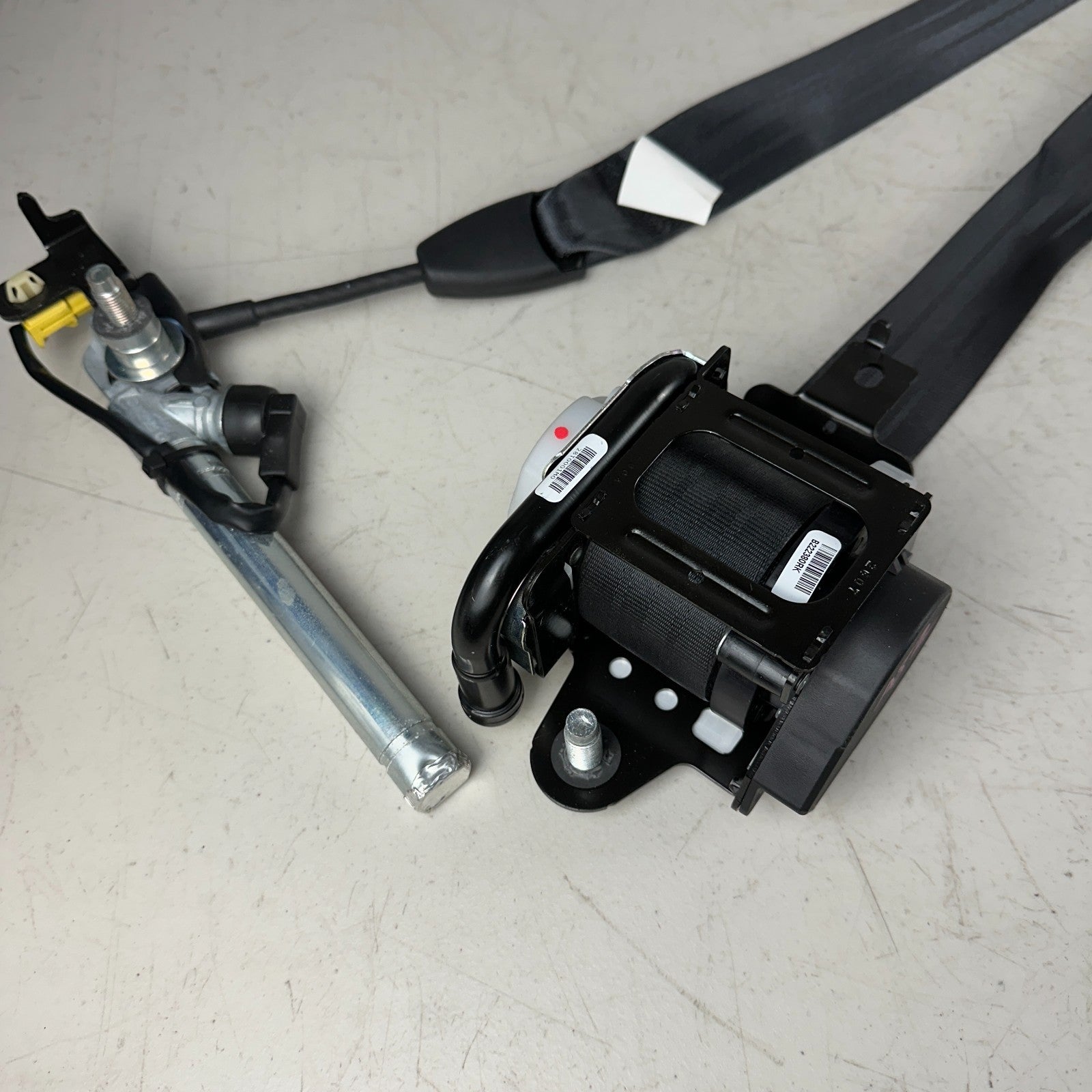 2017-2022 HONDA CR-V CRV FRONT RIGHT SIDE SEATBELT SEAT BELT RETRACTOR BLACK OEM