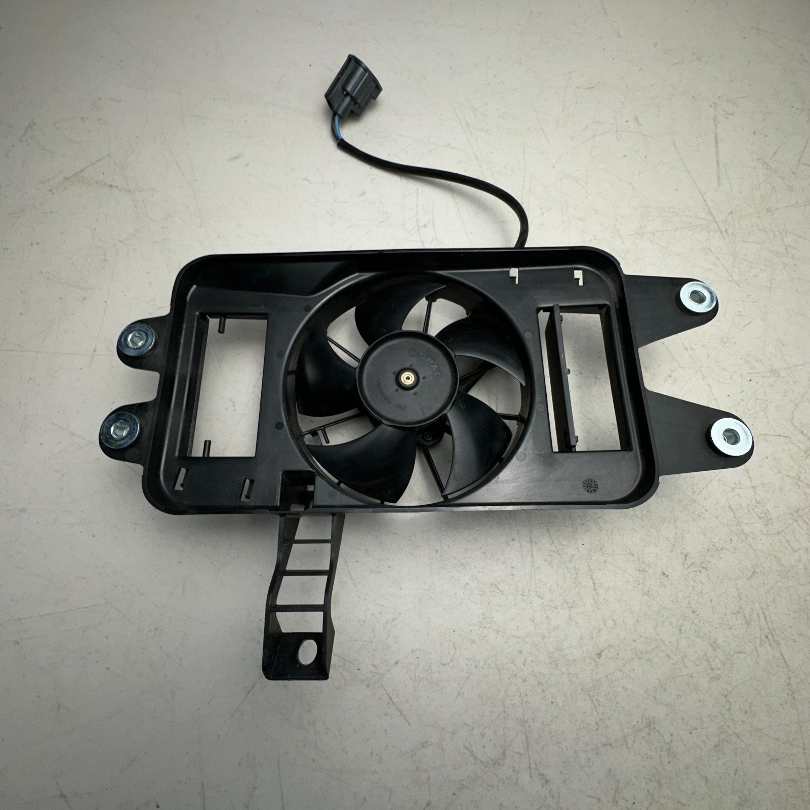 14-19 CHEVROLET CORVETTE AUTOMATIC TRANSMISSION COOLING FAN SHROUD ASSEMBLY OEM