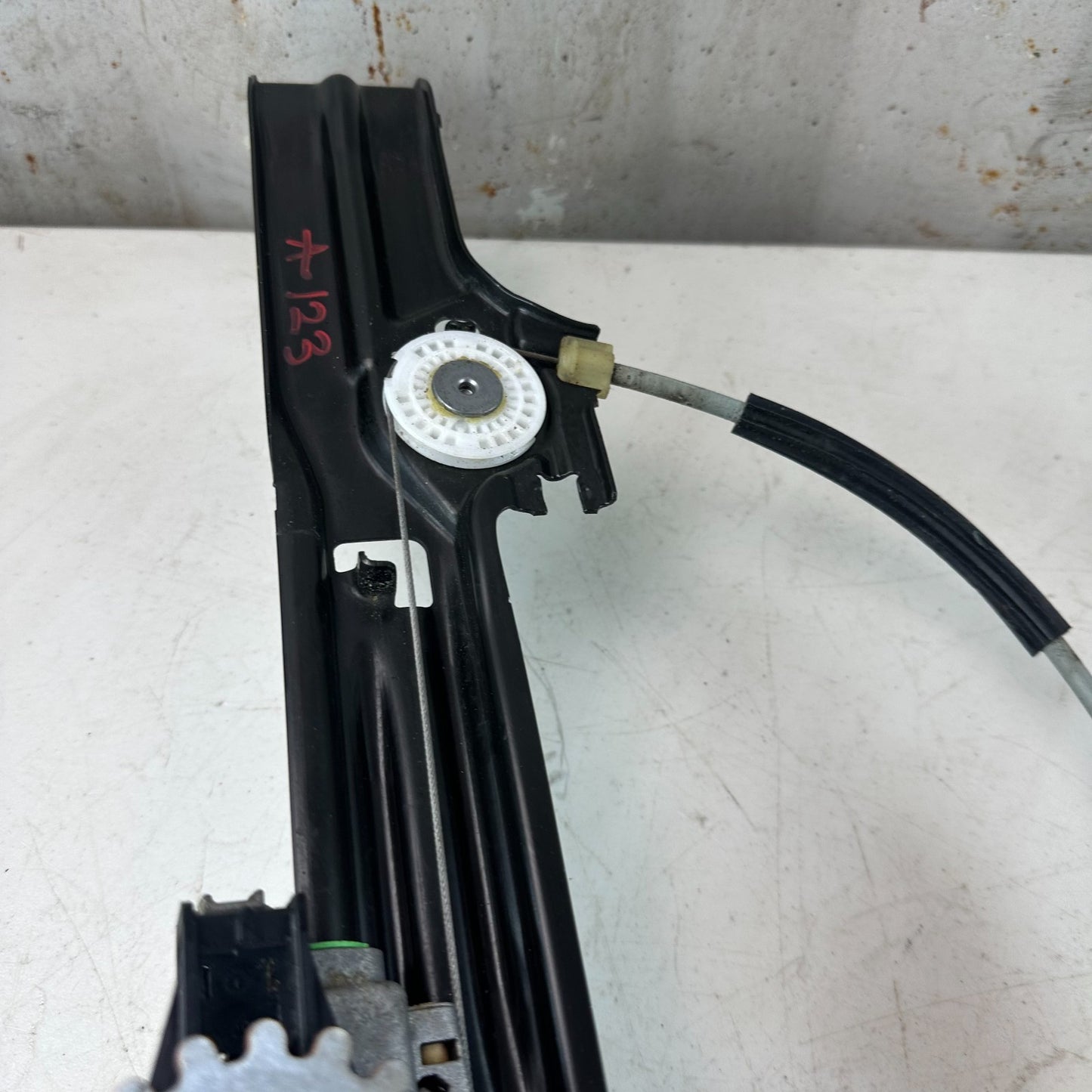 2017-2024 MASERATI LEVANTE REAR RIGHT PASSENGER DOOR WINDOW REGULATOR 670104205
