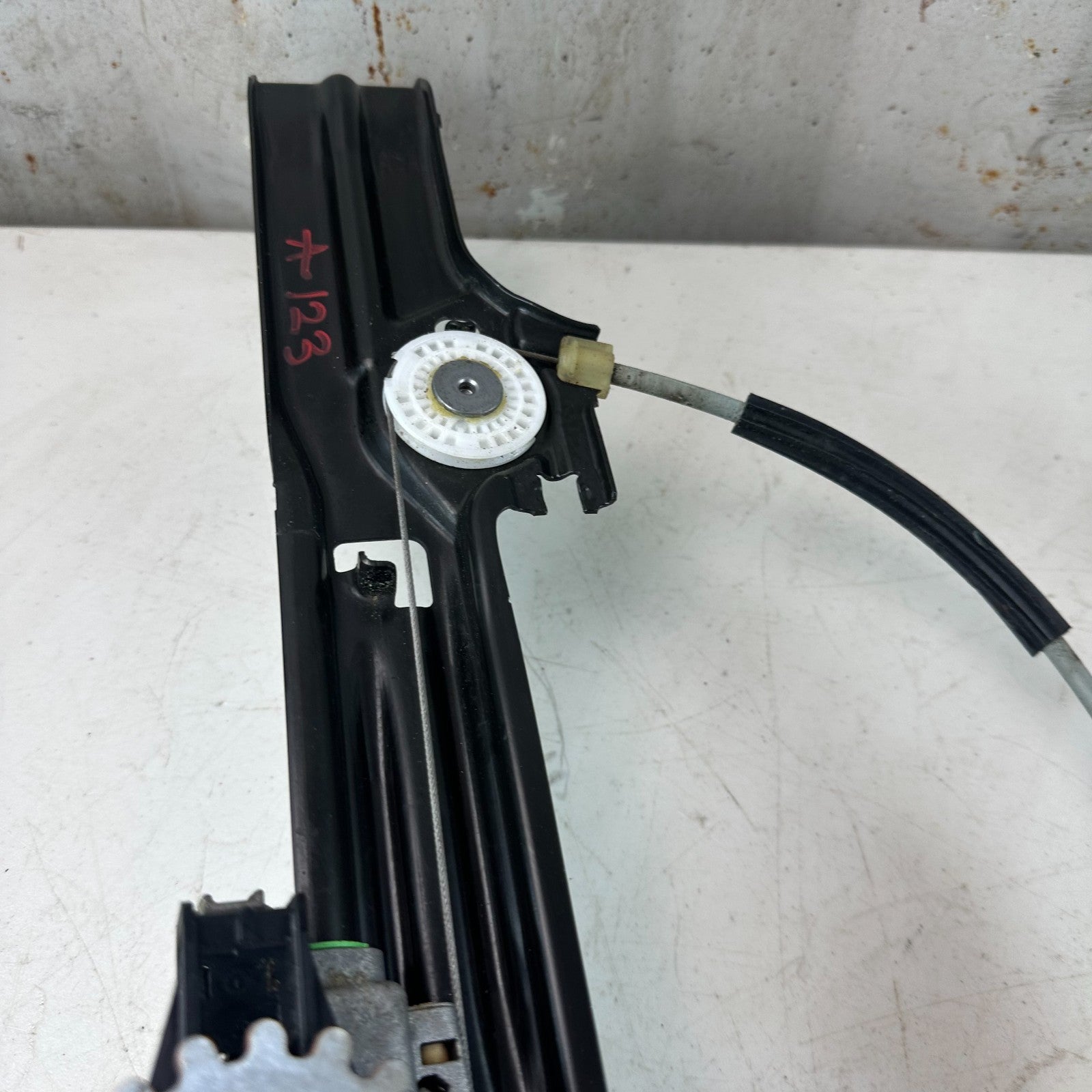 2017-2024 MASERATI LEVANTE REAR RIGHT PASSENGER DOOR WINDOW REGULATOR 670104205