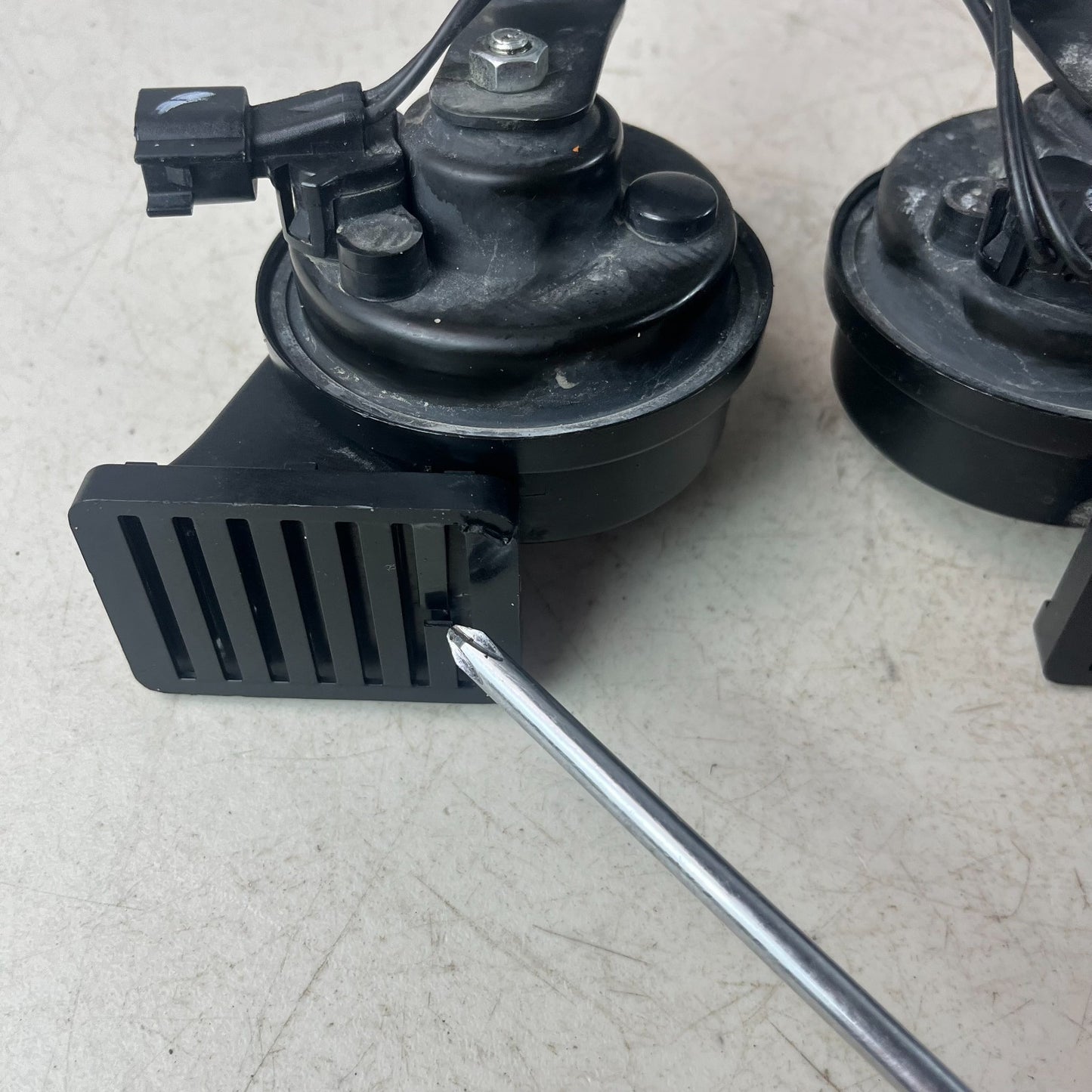 2016-24 CHEVROLET CAMARO LOW & HIGH TONE NOTE PICH HORN ALARM SIREN A045299 OEM