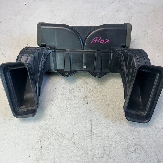 08-15 CADILLAC CTS-V AIR DISTRIBUTION DISTRIBUTOR CENTER DUCT TUBE 25800290 OEM