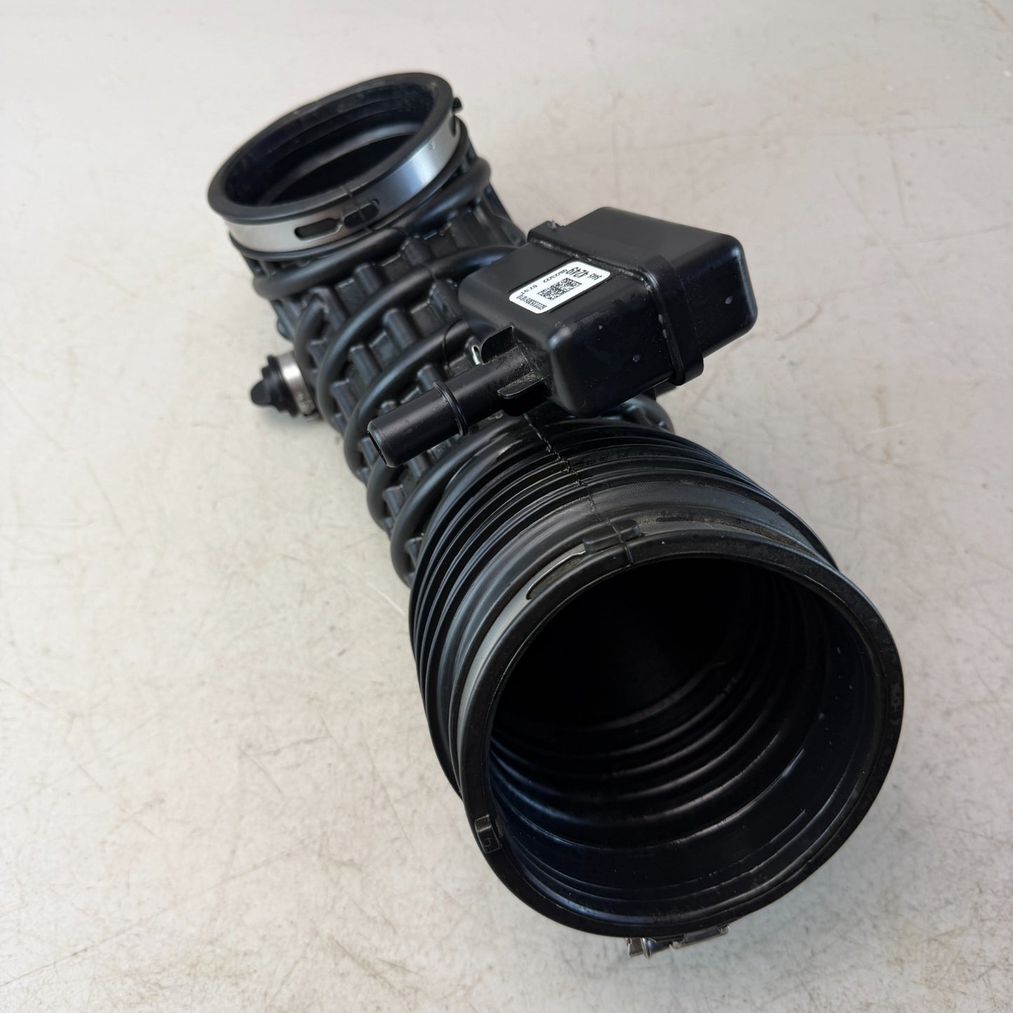 2016-2024 CHEVY CAMARO AIR CLEANER INTAKE INLET OUTLET DUCT HOSE 84454249 OEM