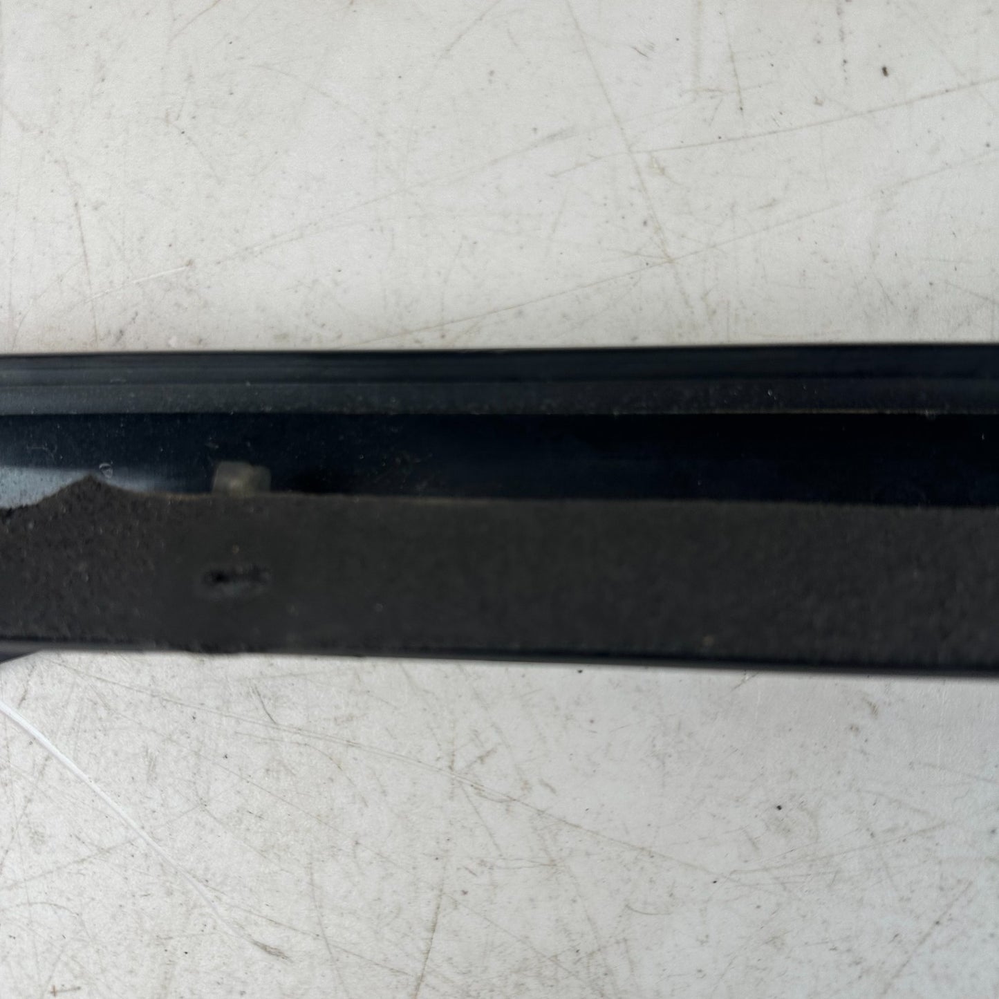 2005-2013 CHEVROLET CORVETTE C6 FRONT RIGHT SIDE DOOR WINDOW FRAME APPLIQUE OEM
