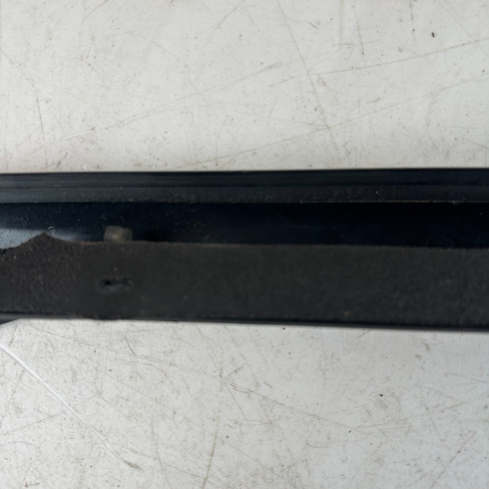 2005-2013 CHEVROLET CORVETTE C6 FRONT RIGHT SIDE DOOR WINDOW FRAME APPLIQUE OEM