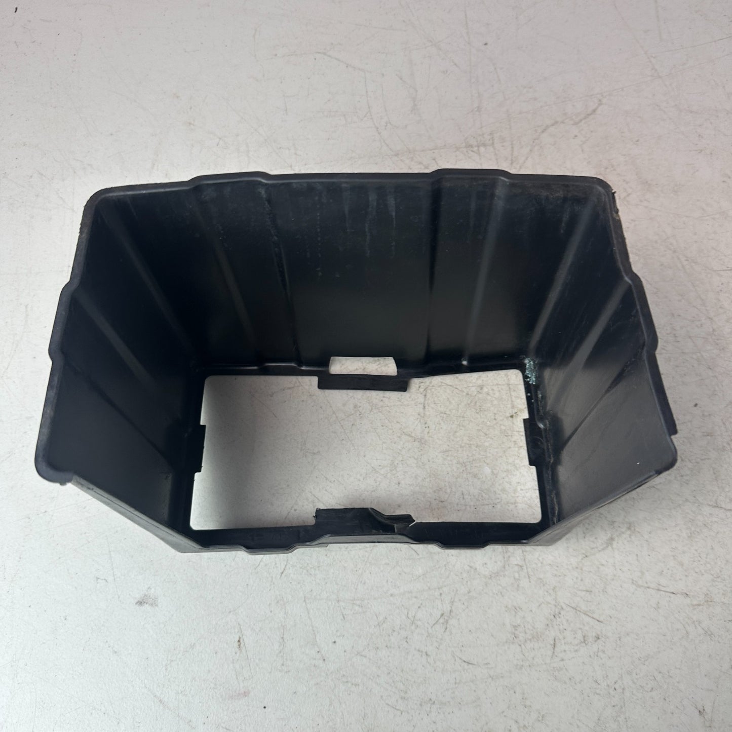 2017 - 2022 HONDA CR-V FRONT LOWER BATTERY HOLDER TRAY COVER BOX 31531-SNA OEM